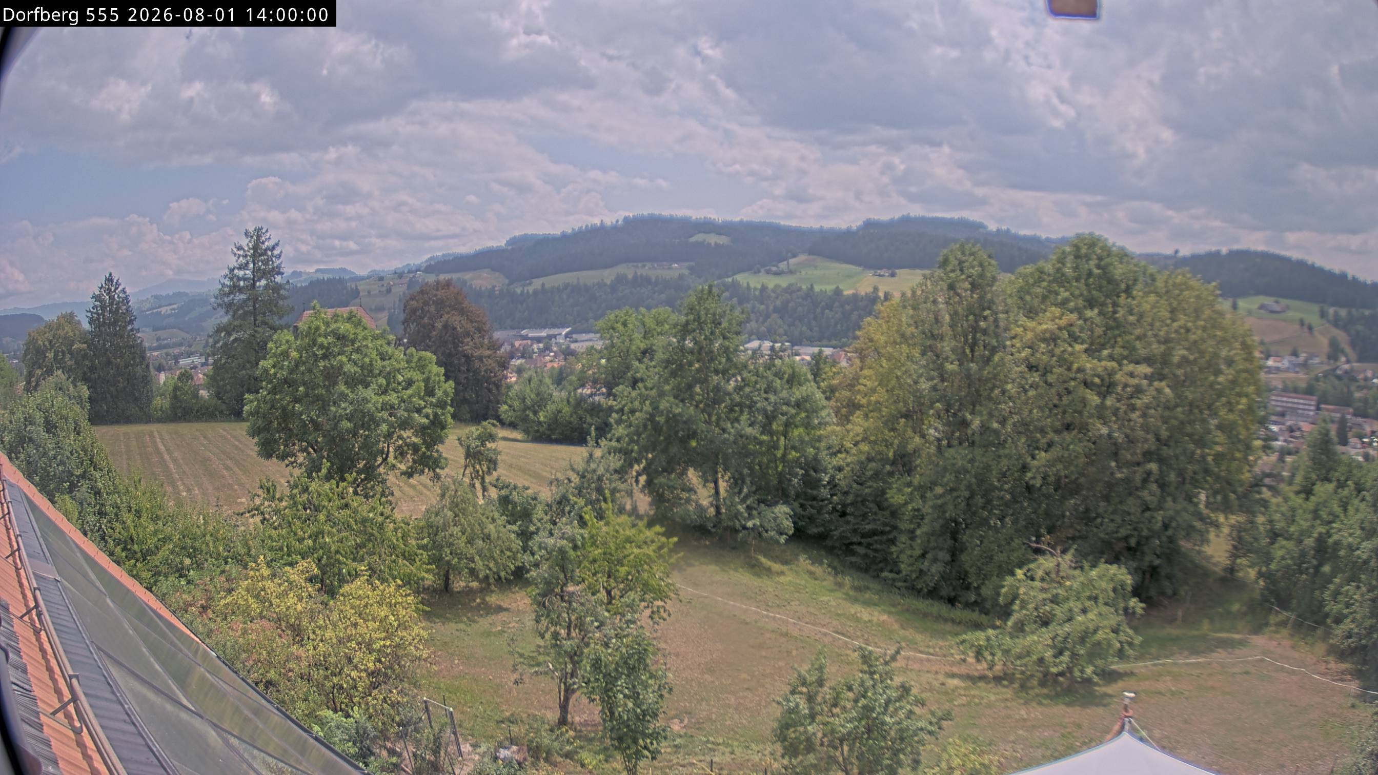 Webcam-Bild: Aussicht vom Dorfberg in Langnau 20260801-140000