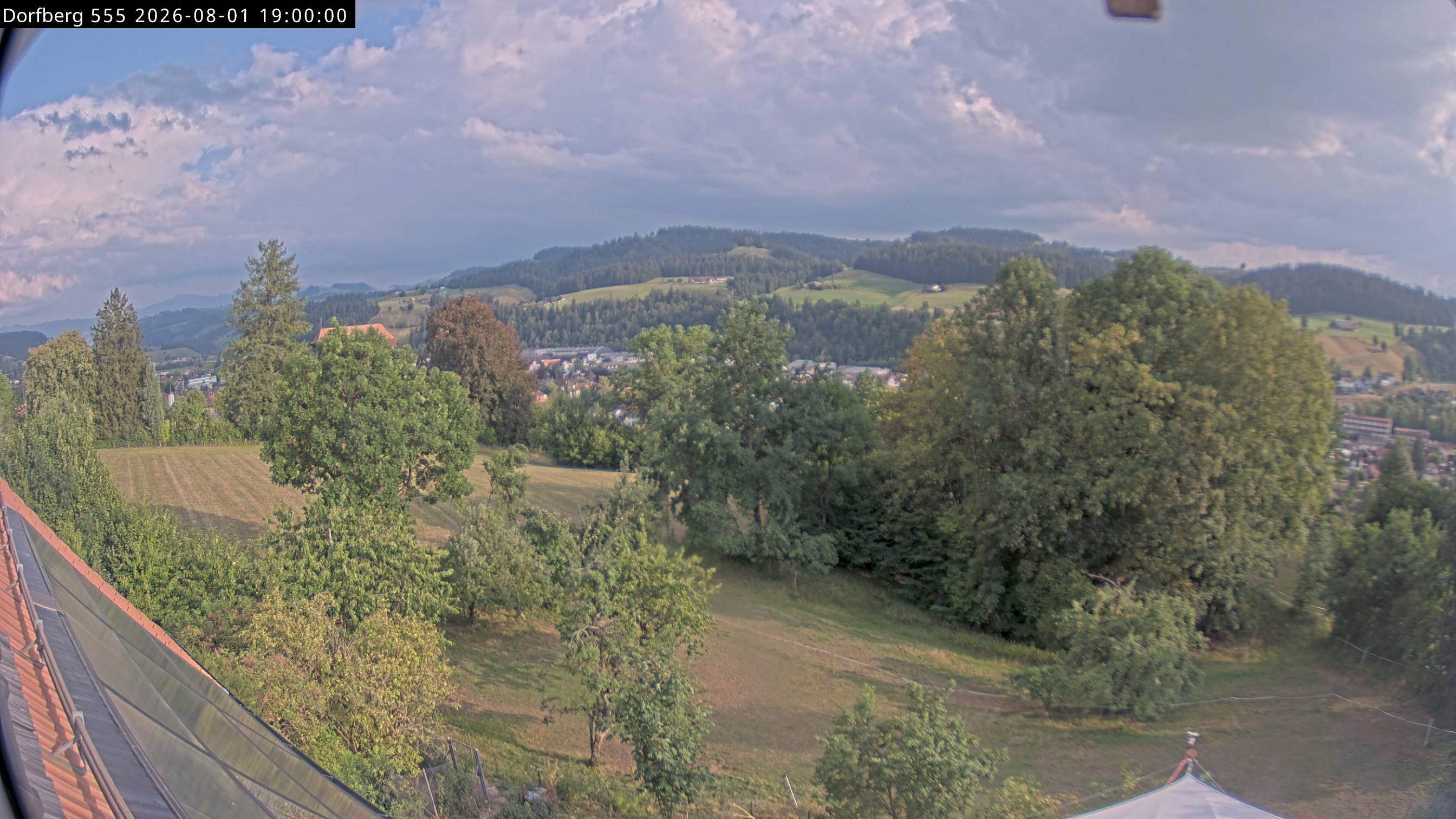 Webcam-Bild: Aussicht vom Dorfberg in Langnau 20260801-190000