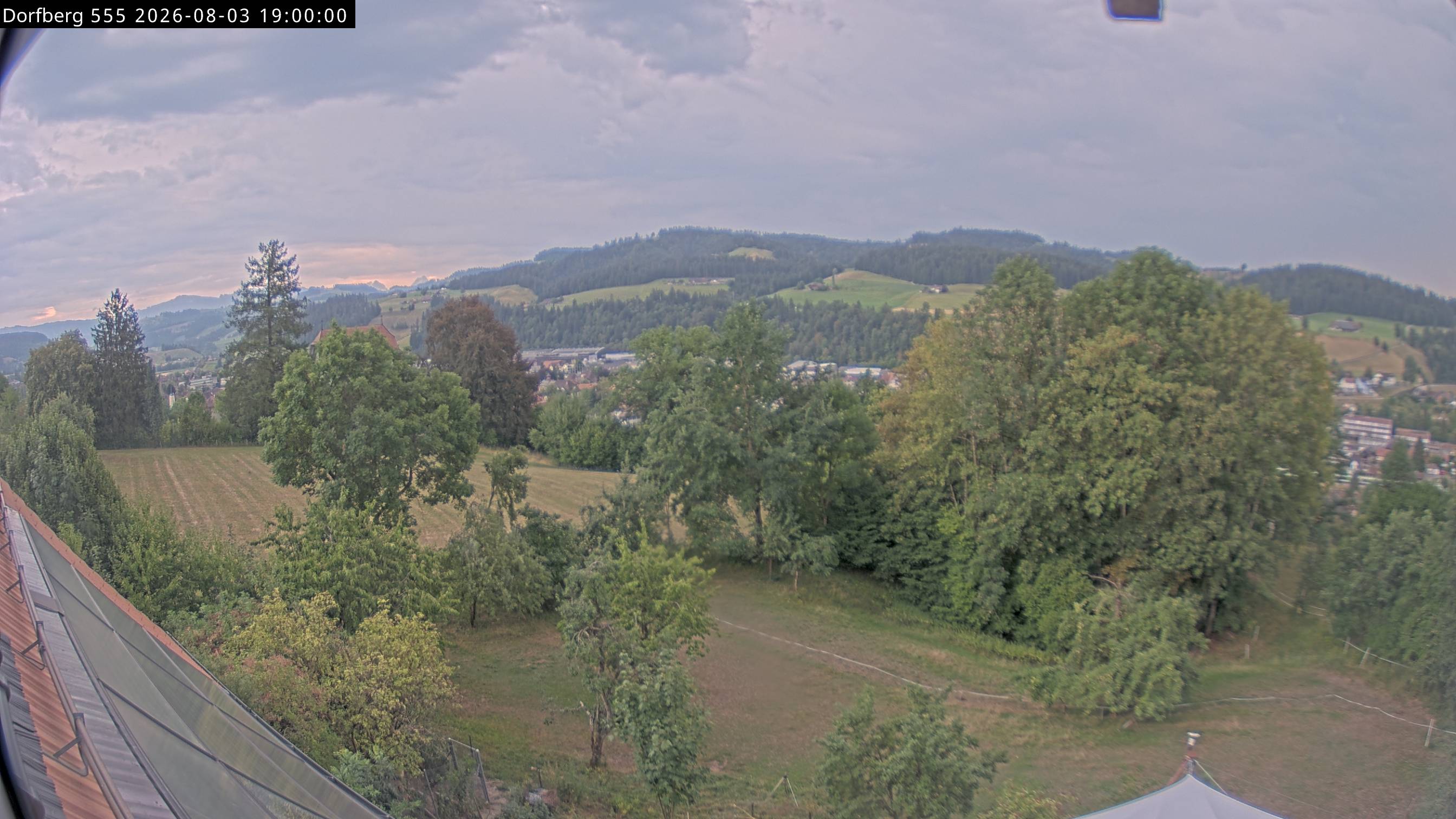Webcam-Bild: Aussicht vom Dorfberg in Langnau 20260803-190000