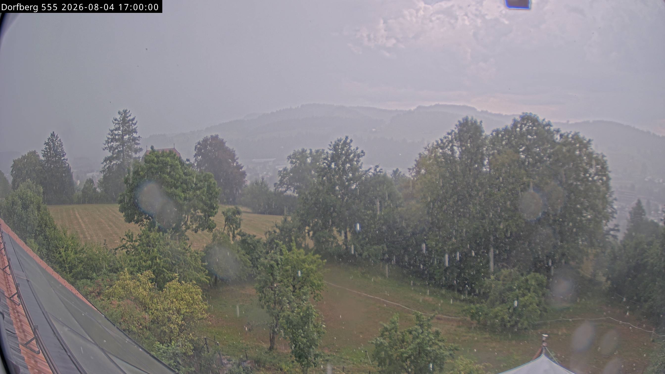 Webcam-Bild: Aussicht vom Dorfberg in Langnau 20260804-170000