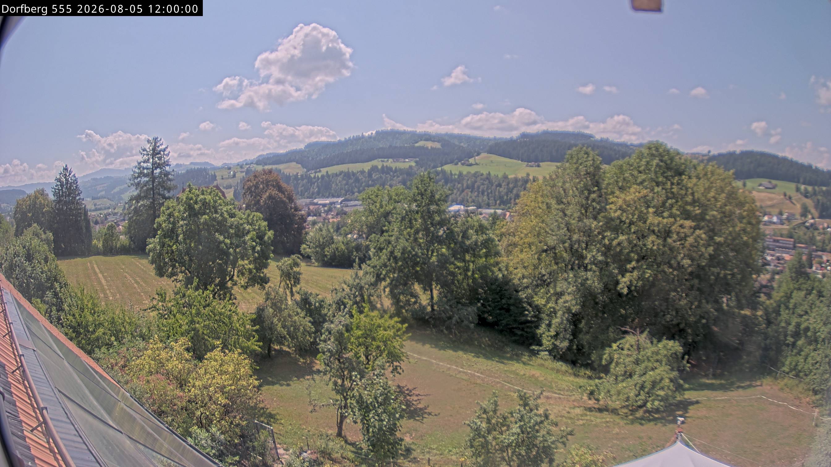 Webcam-Bild: Aussicht vom Dorfberg in Langnau 20260805-120000