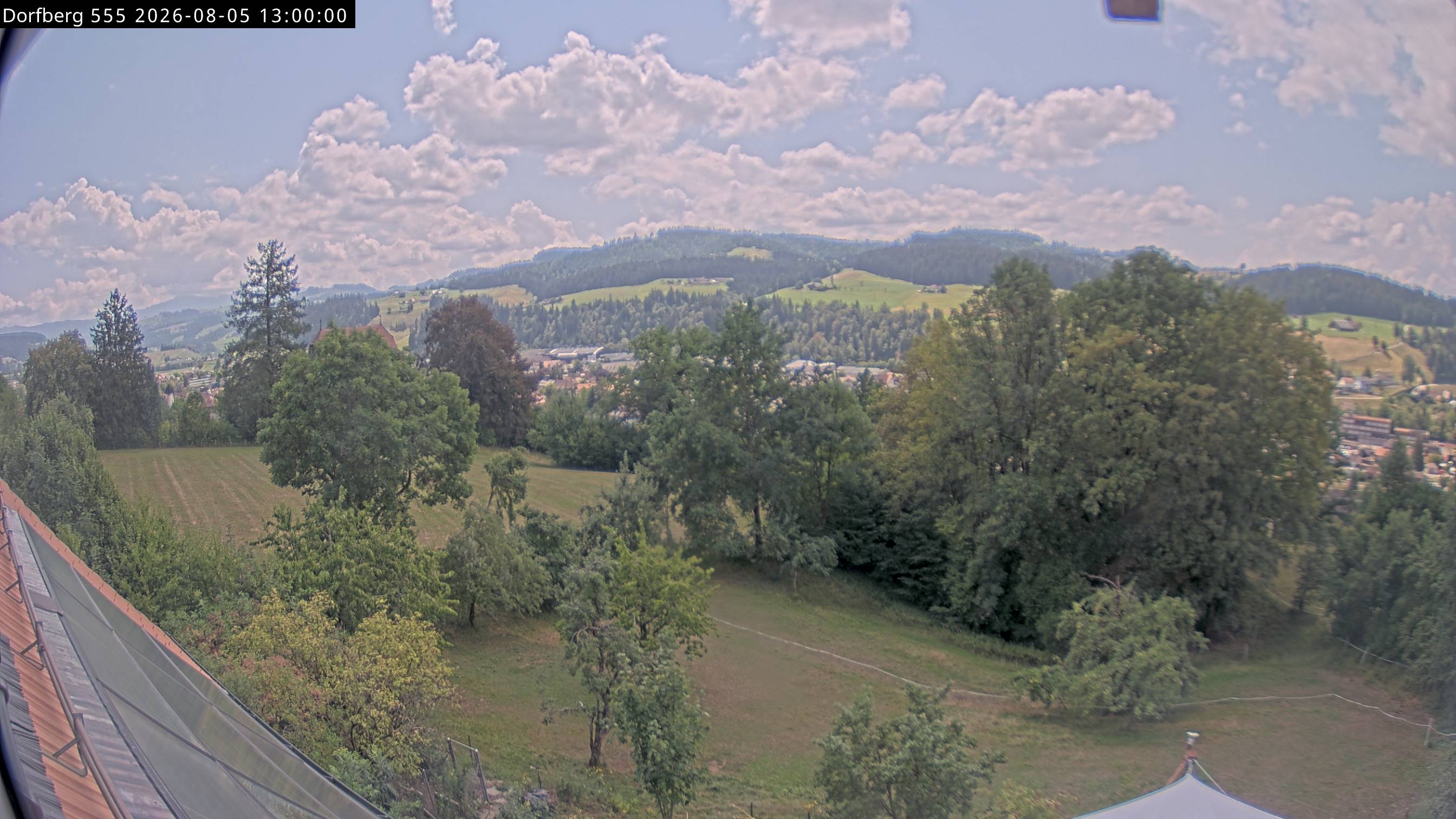 Webcam-Bild: Aussicht vom Dorfberg in Langnau 20260805-130000