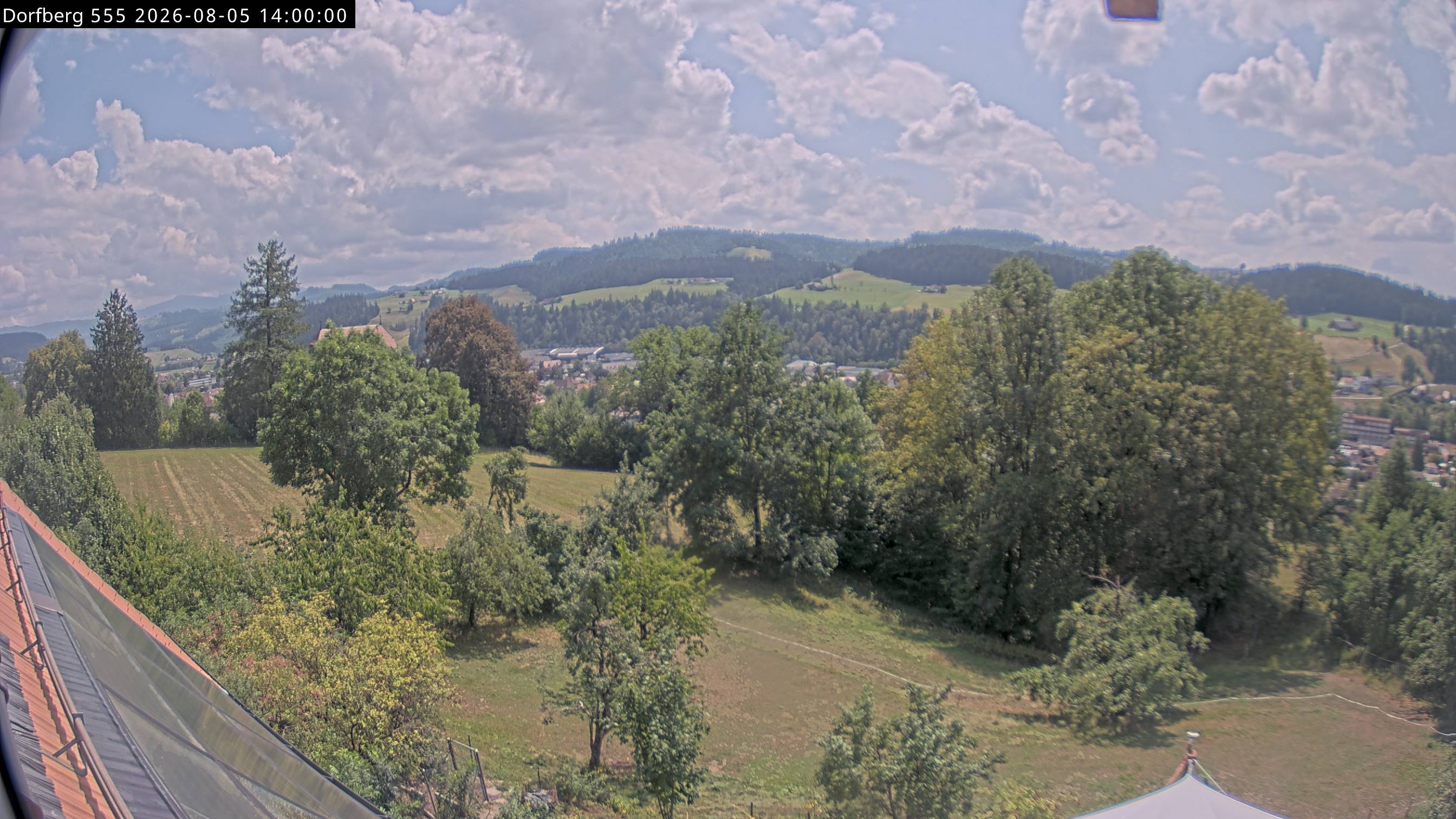 Webcam-Bild: Aussicht vom Dorfberg in Langnau 20260805-140000