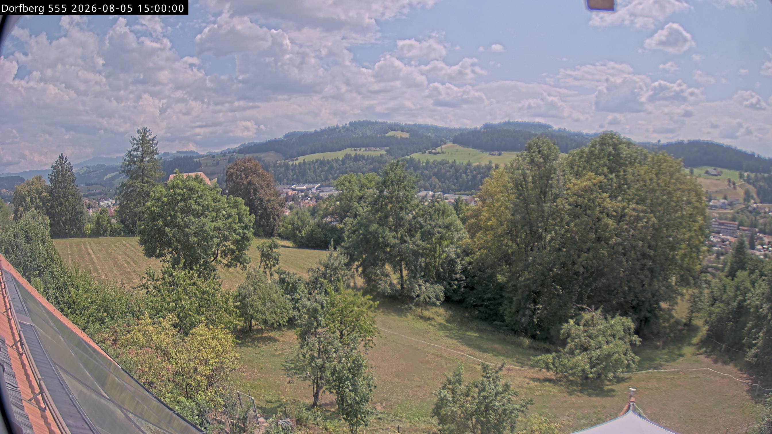 Webcam-Bild: Aussicht vom Dorfberg in Langnau 20260805-150000