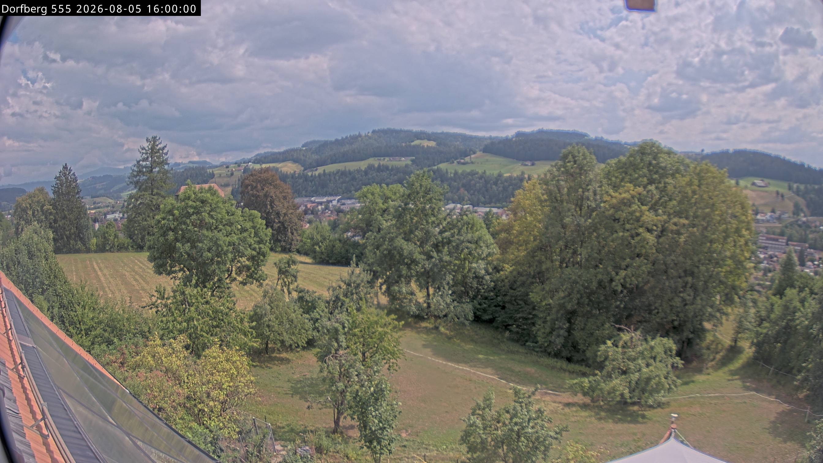 Webcam-Bild: Aussicht vom Dorfberg in Langnau 20260805-160000