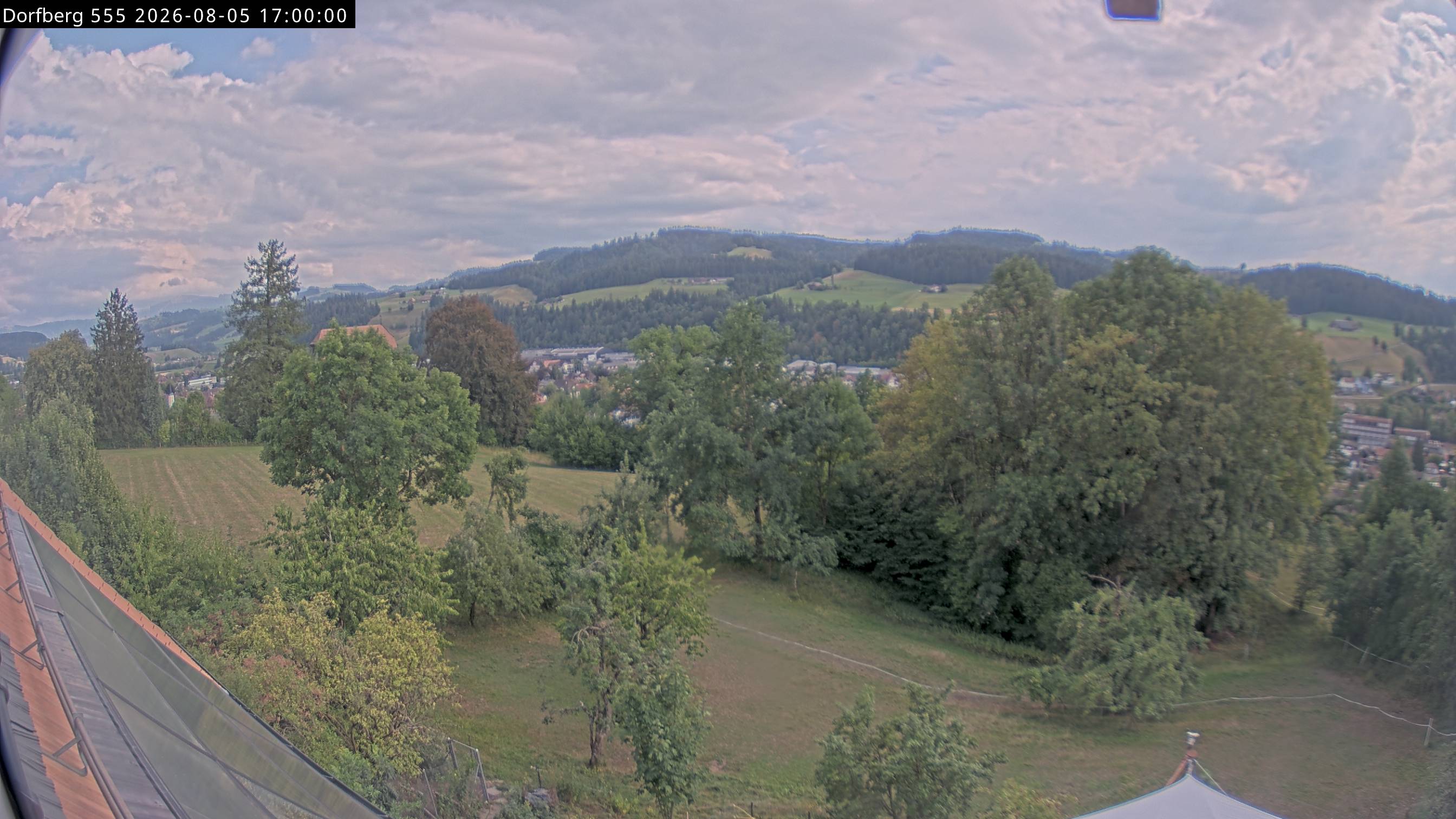 Webcam-Bild: Aussicht vom Dorfberg in Langnau 20260805-170000