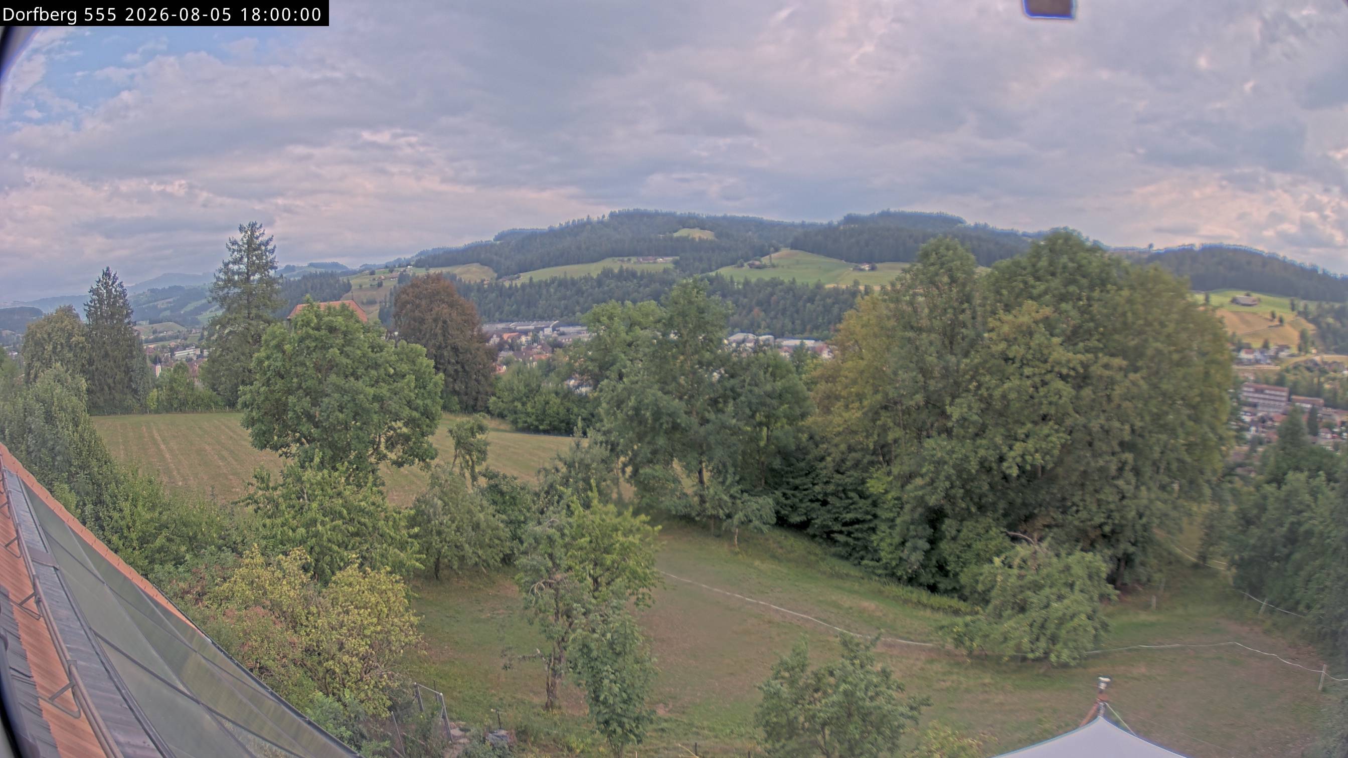 Webcam-Bild: Aussicht vom Dorfberg in Langnau 20260805-180000