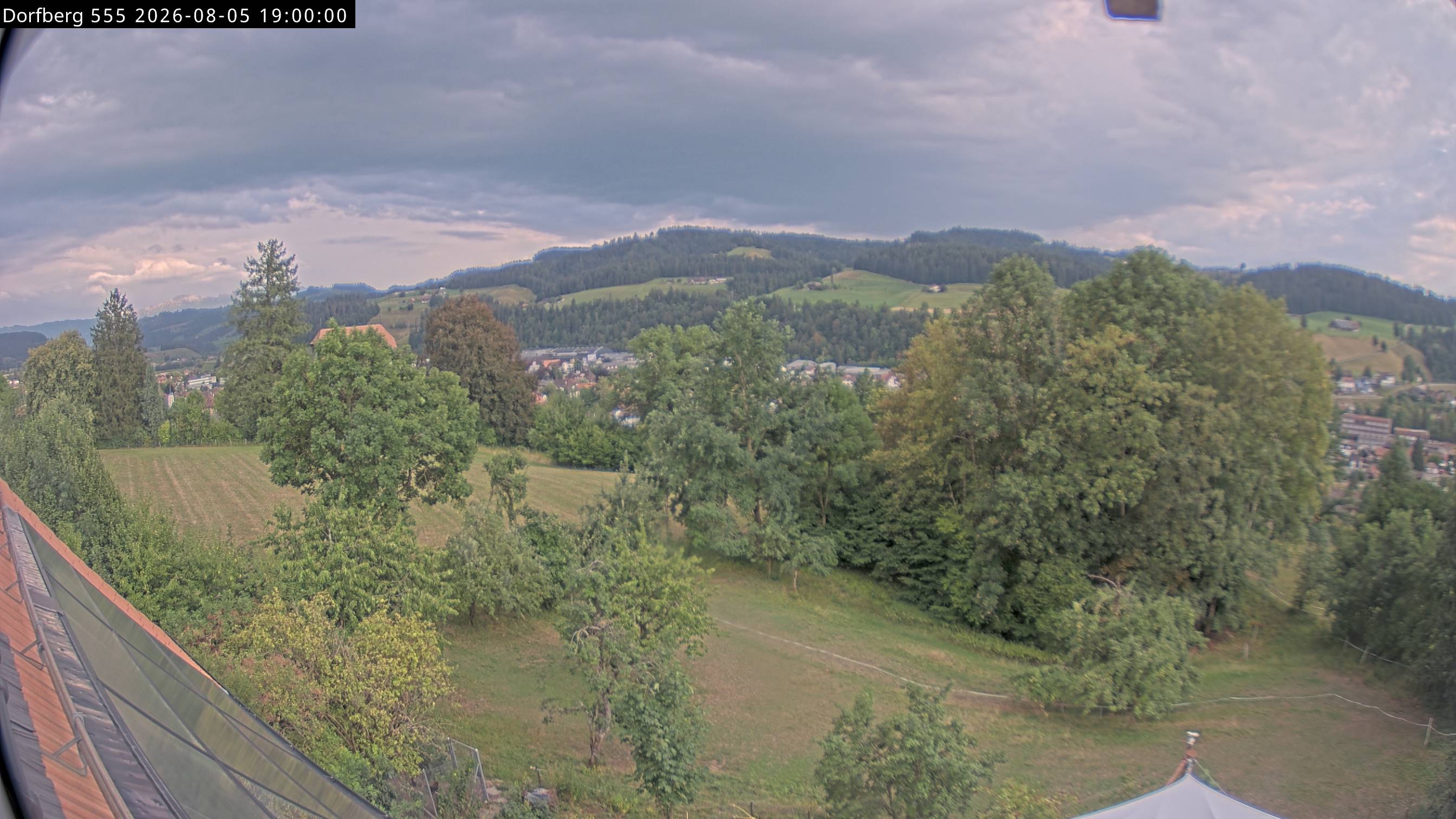 Webcam-Bild: Aussicht vom Dorfberg in Langnau 20260805-190000