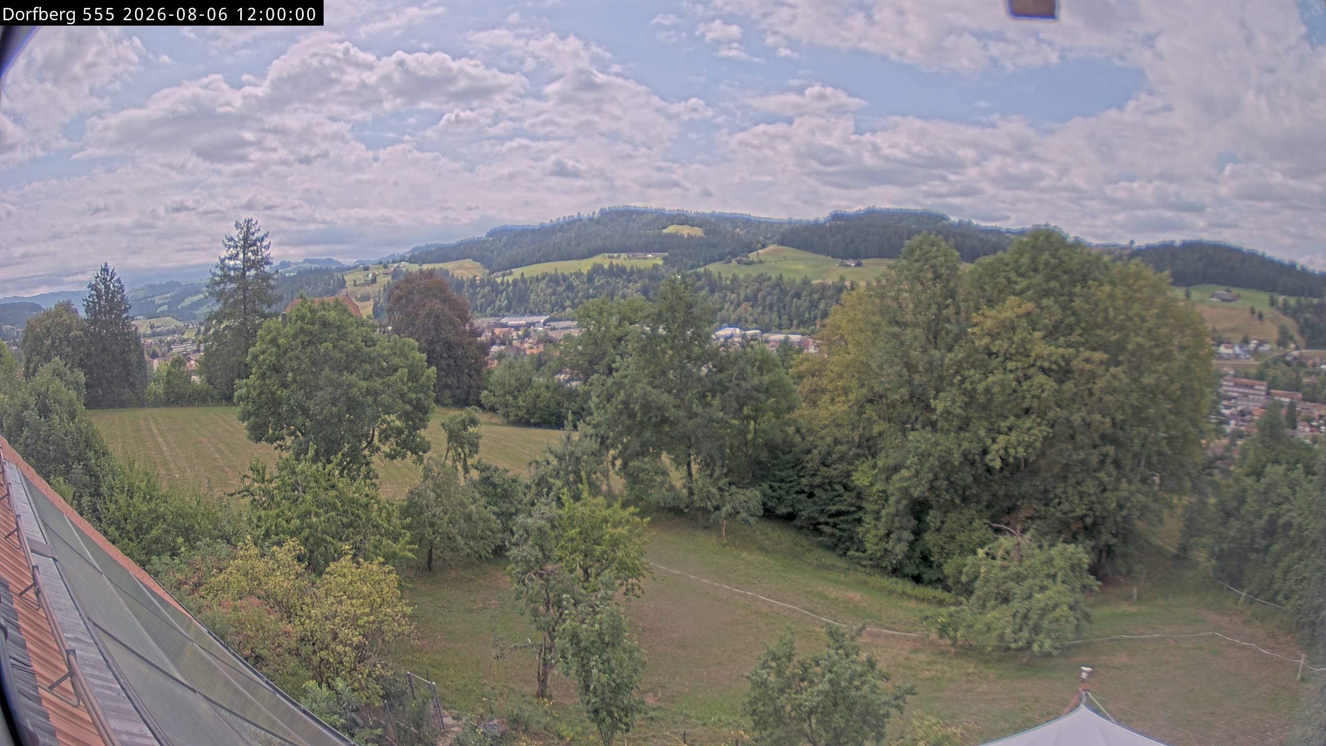 Webcam-Bild: Aussicht vom Dorfberg in Langnau 20260806-120000