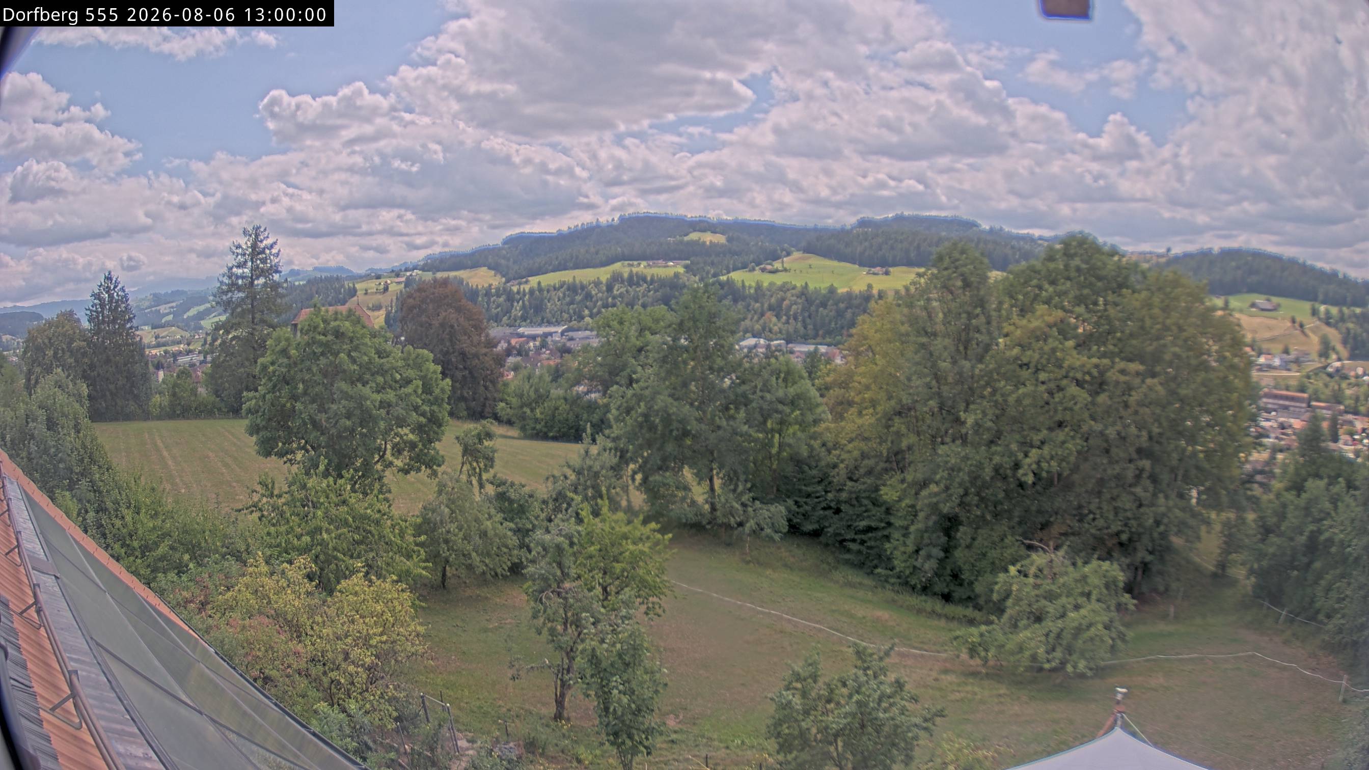 Webcam-Bild: Aussicht vom Dorfberg in Langnau 20260806-130000