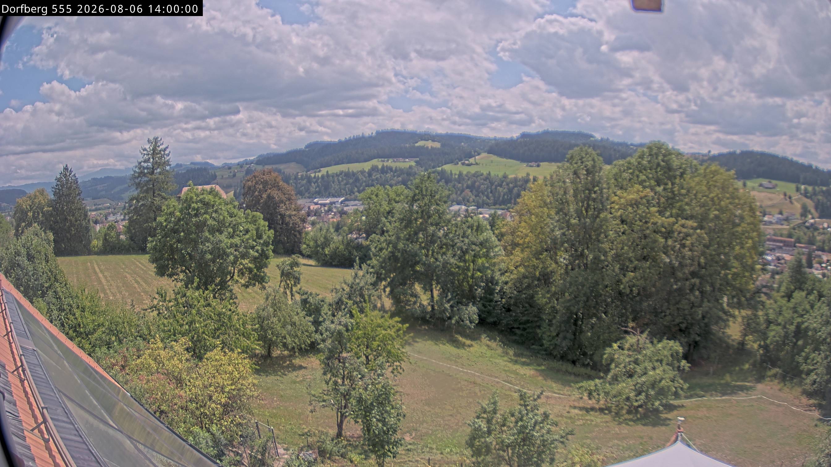 Webcam-Bild: Aussicht vom Dorfberg in Langnau 20260806-140000