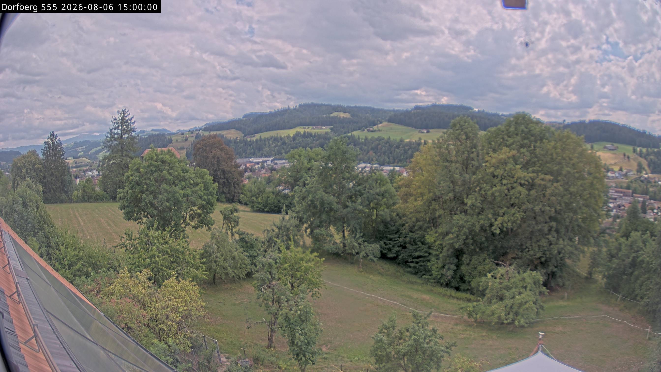 Webcam-Bild: Aussicht vom Dorfberg in Langnau 20260806-150000