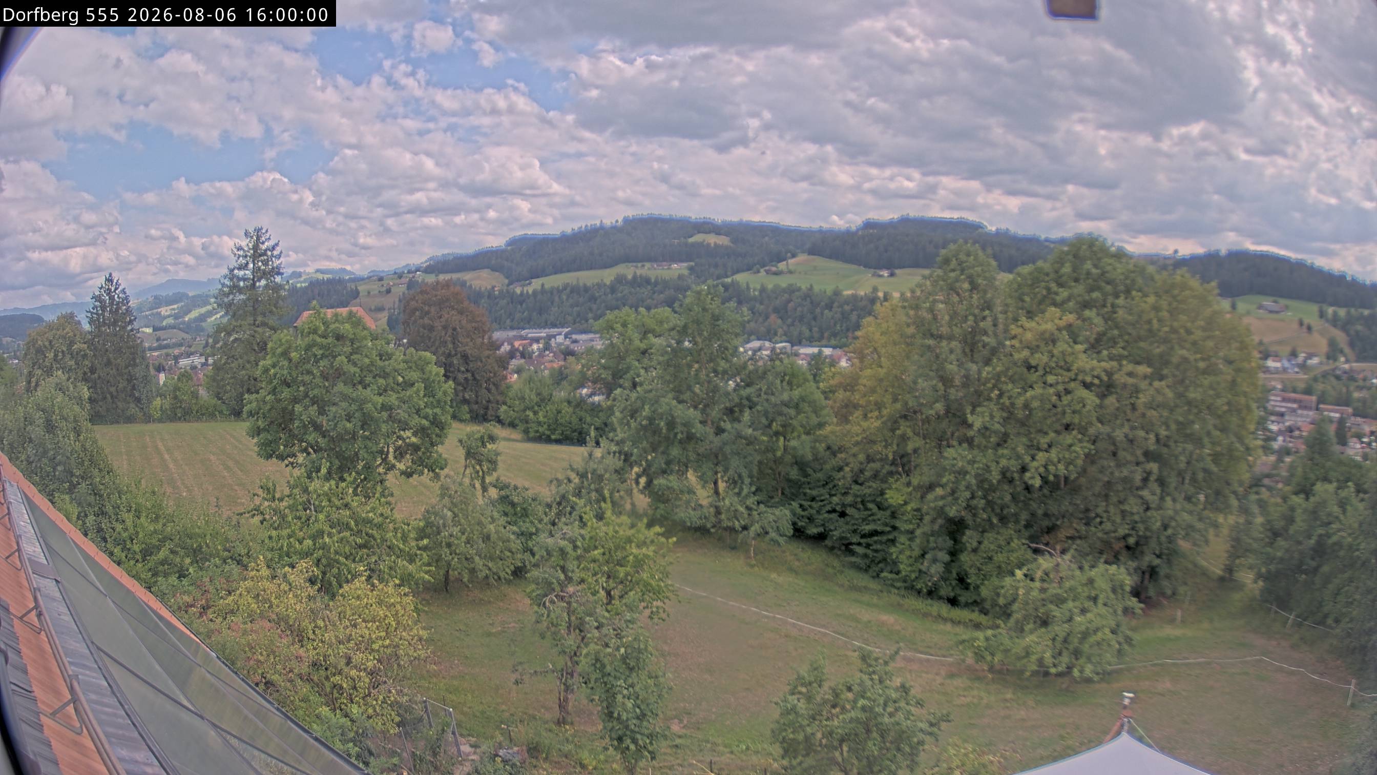 Webcam-Bild: Aussicht vom Dorfberg in Langnau 20260806-160000