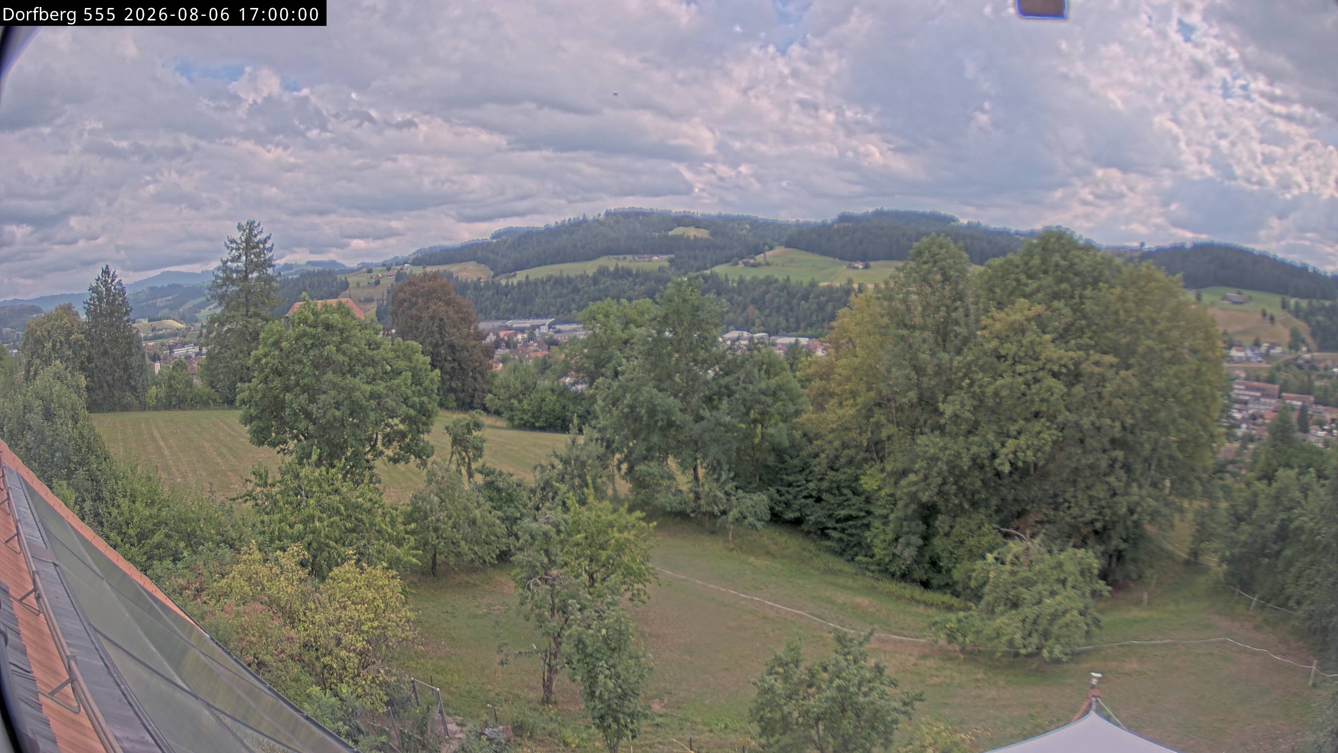 Webcam-Bild: Aussicht vom Dorfberg in Langnau 20260806-170000