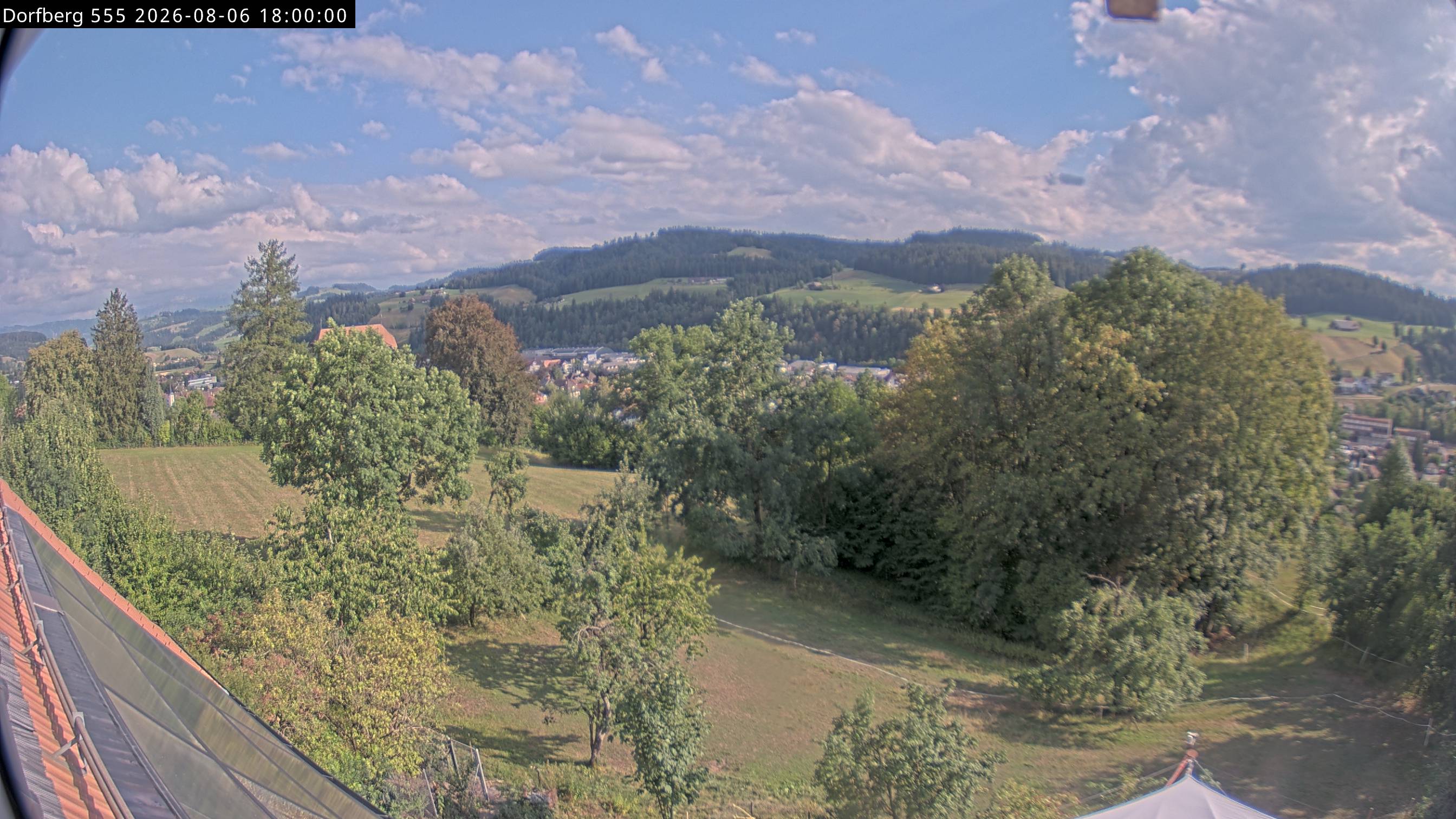 Webcam-Bild: Aussicht vom Dorfberg in Langnau 20260806-180000