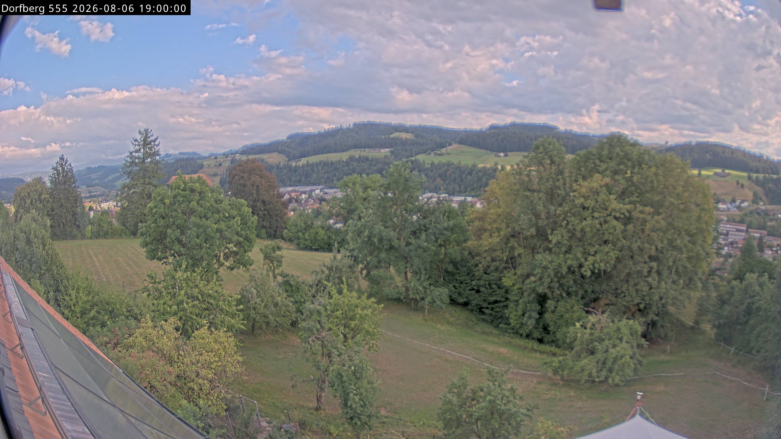 Webcam-Bild: Aussicht vom Dorfberg in Langnau 20260806-190000
