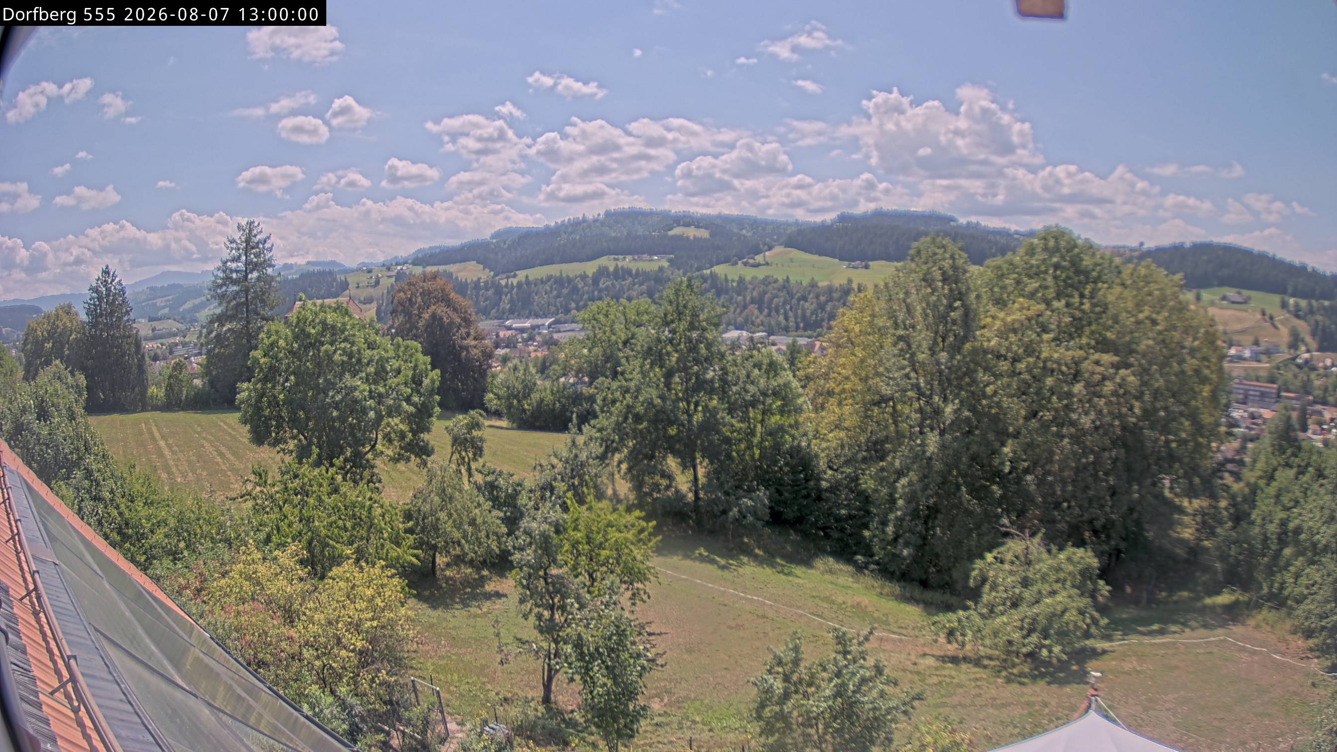 Webcam-Bild: Aussicht vom Dorfberg in Langnau 20260807-130000