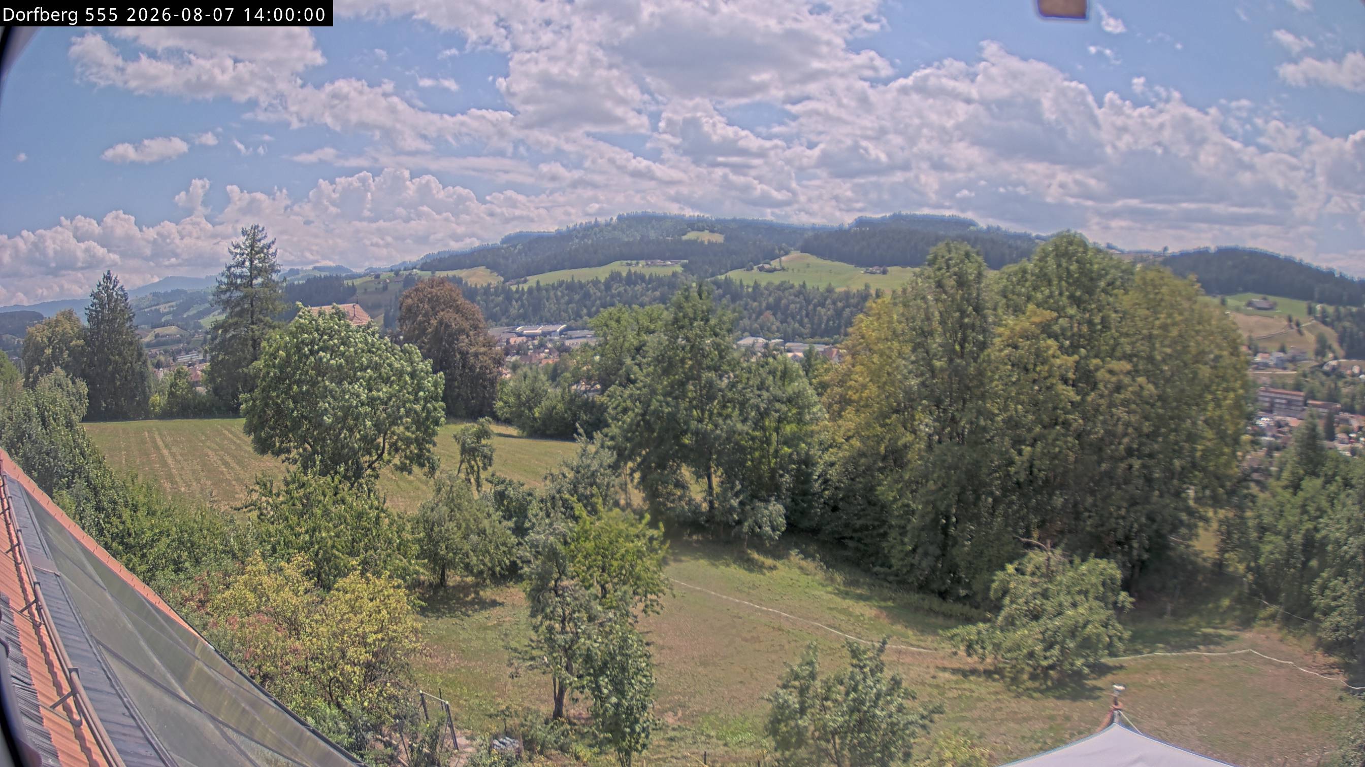 Webcam-Bild: Aussicht vom Dorfberg in Langnau 20260807-140000