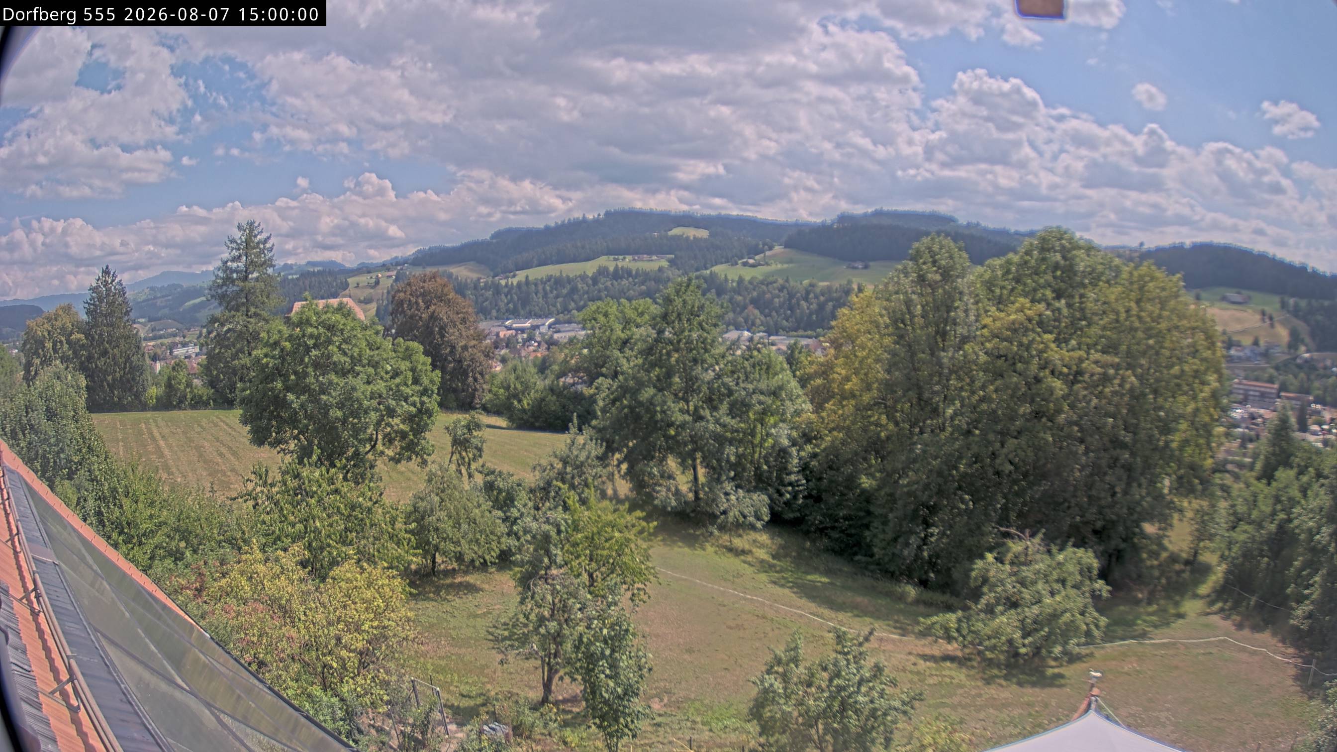 Webcam-Bild: Aussicht vom Dorfberg in Langnau 20260807-150000