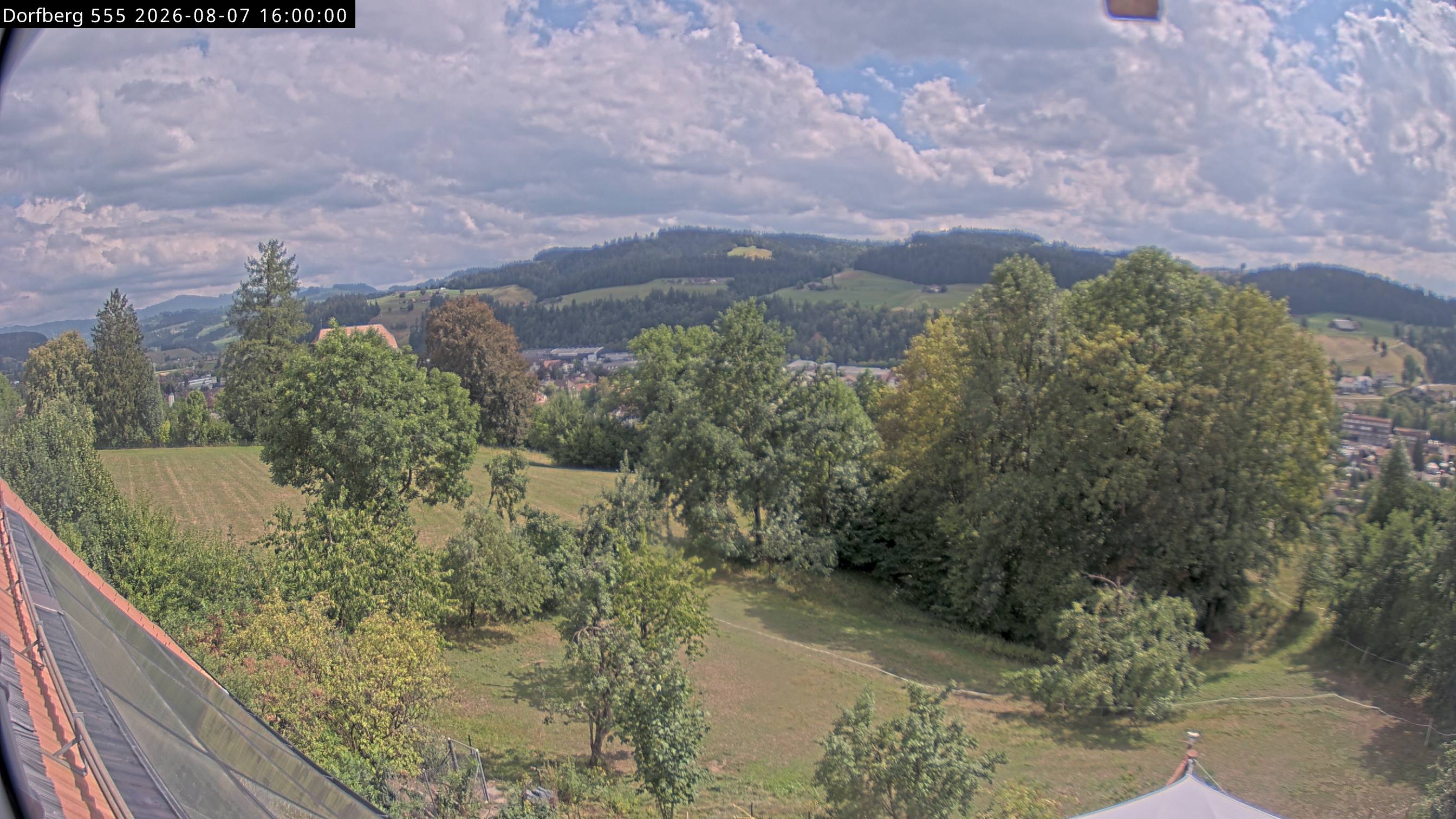 Webcam-Bild: Aussicht vom Dorfberg in Langnau 20260807-160000