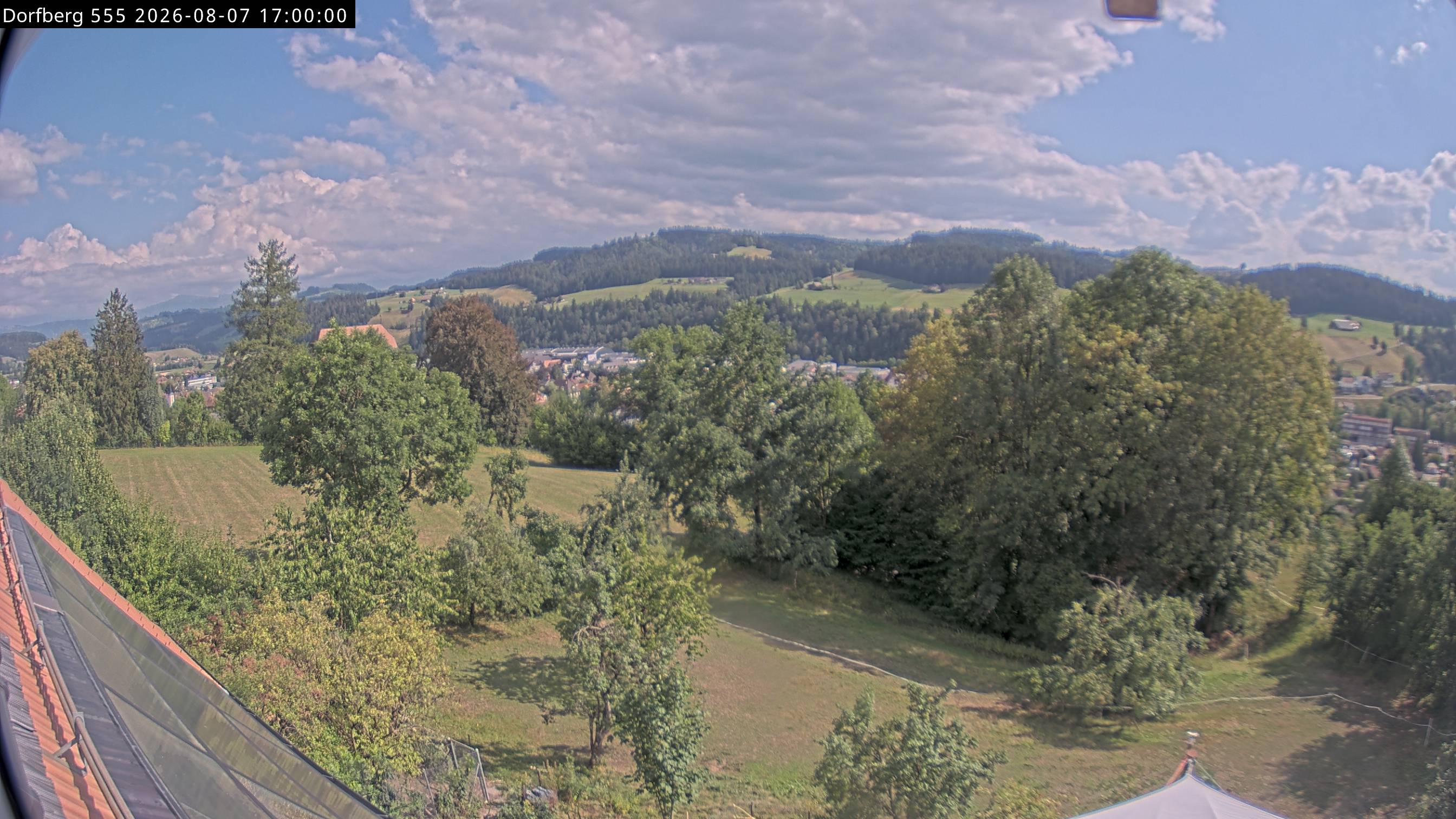 Webcam-Bild: Aussicht vom Dorfberg in Langnau 20260807-170000
