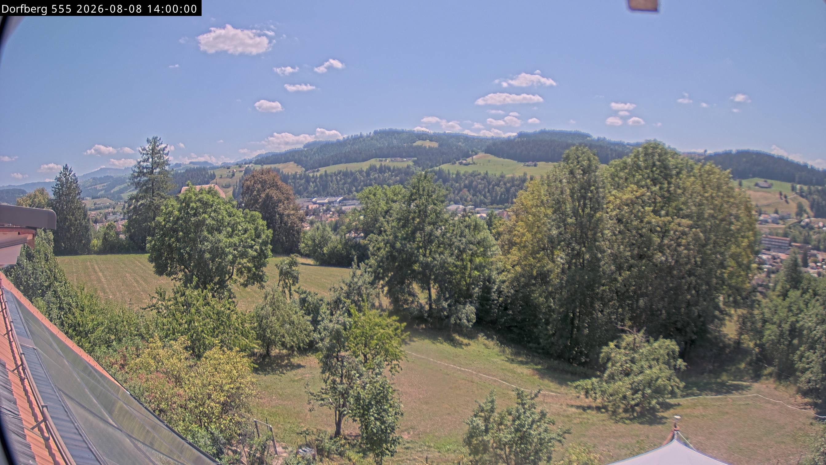 Webcam-Bild: Aussicht vom Dorfberg in Langnau 20260808-140000