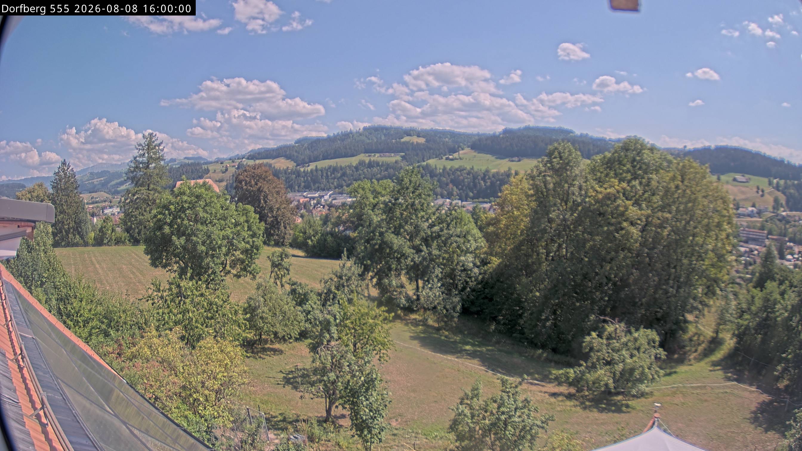 Webcam-Bild: Aussicht vom Dorfberg in Langnau 20260808-160000