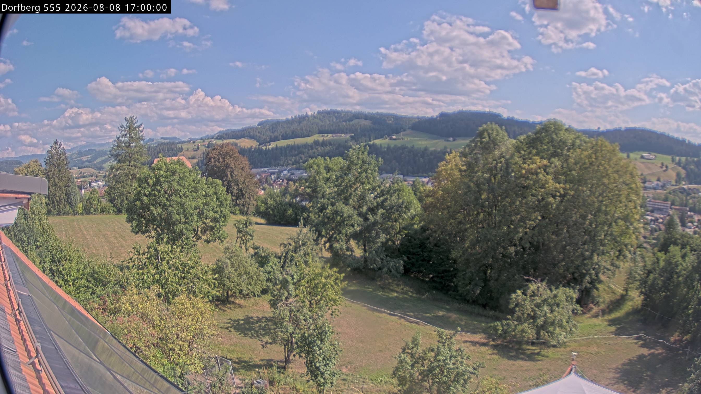 Webcam-Bild: Aussicht vom Dorfberg in Langnau 20260808-170000