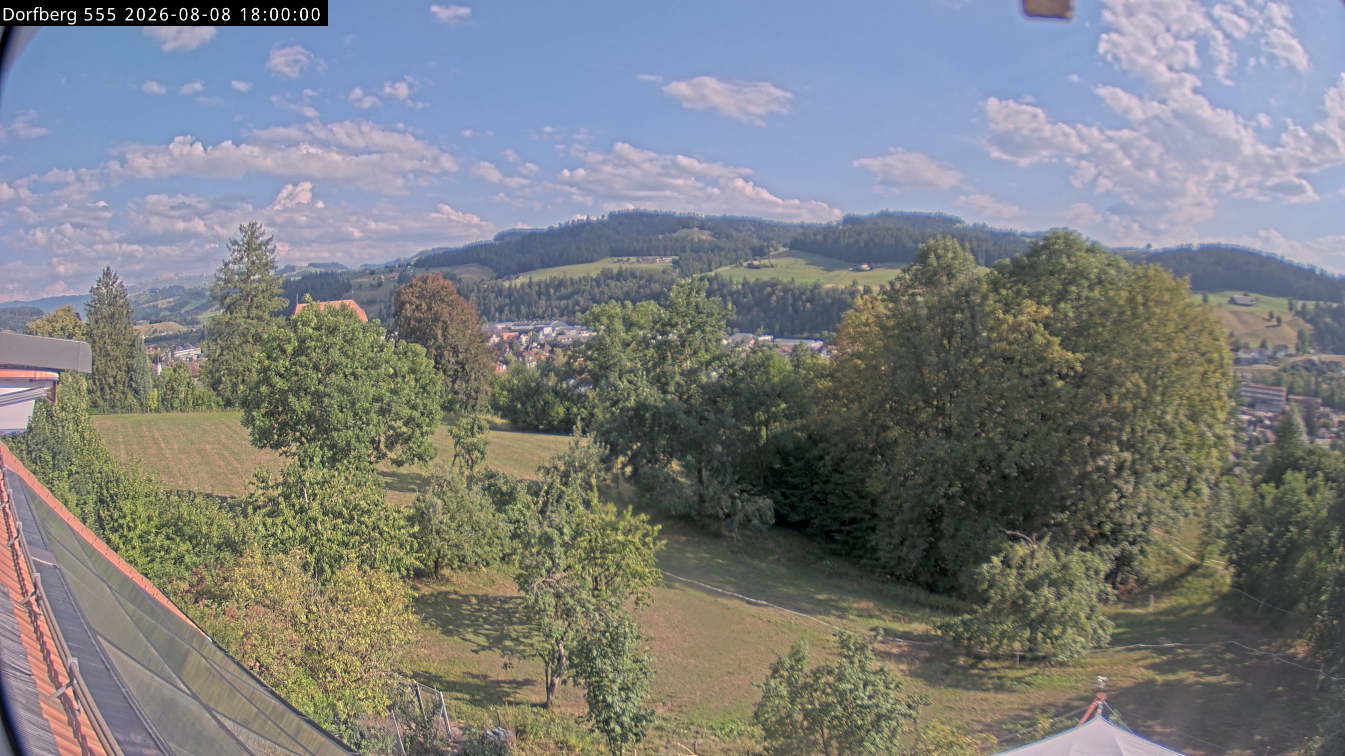 Webcam-Bild: Aussicht vom Dorfberg in Langnau 20260808-180000