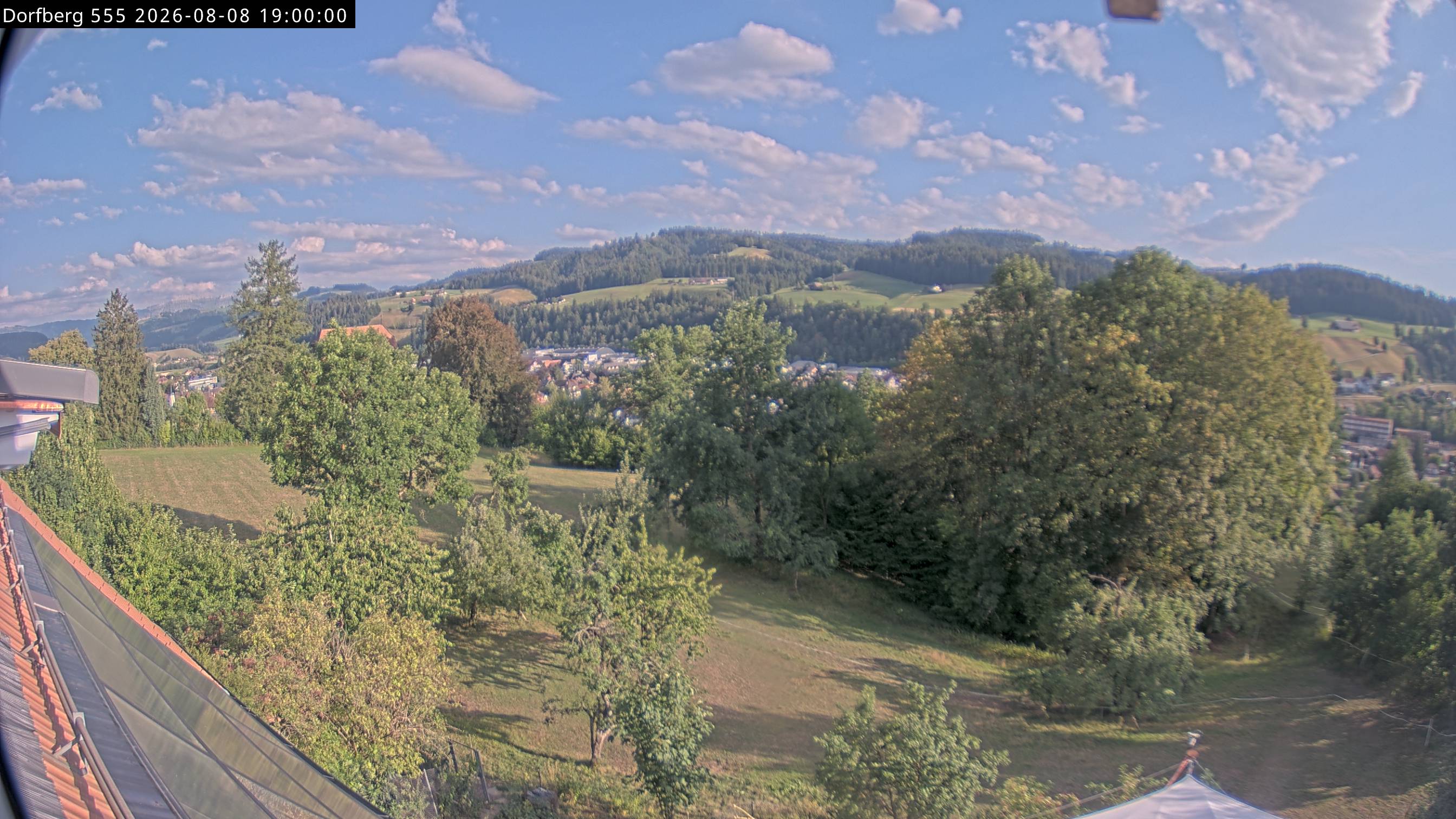Webcam-Bild: Aussicht vom Dorfberg in Langnau 20260808-190000