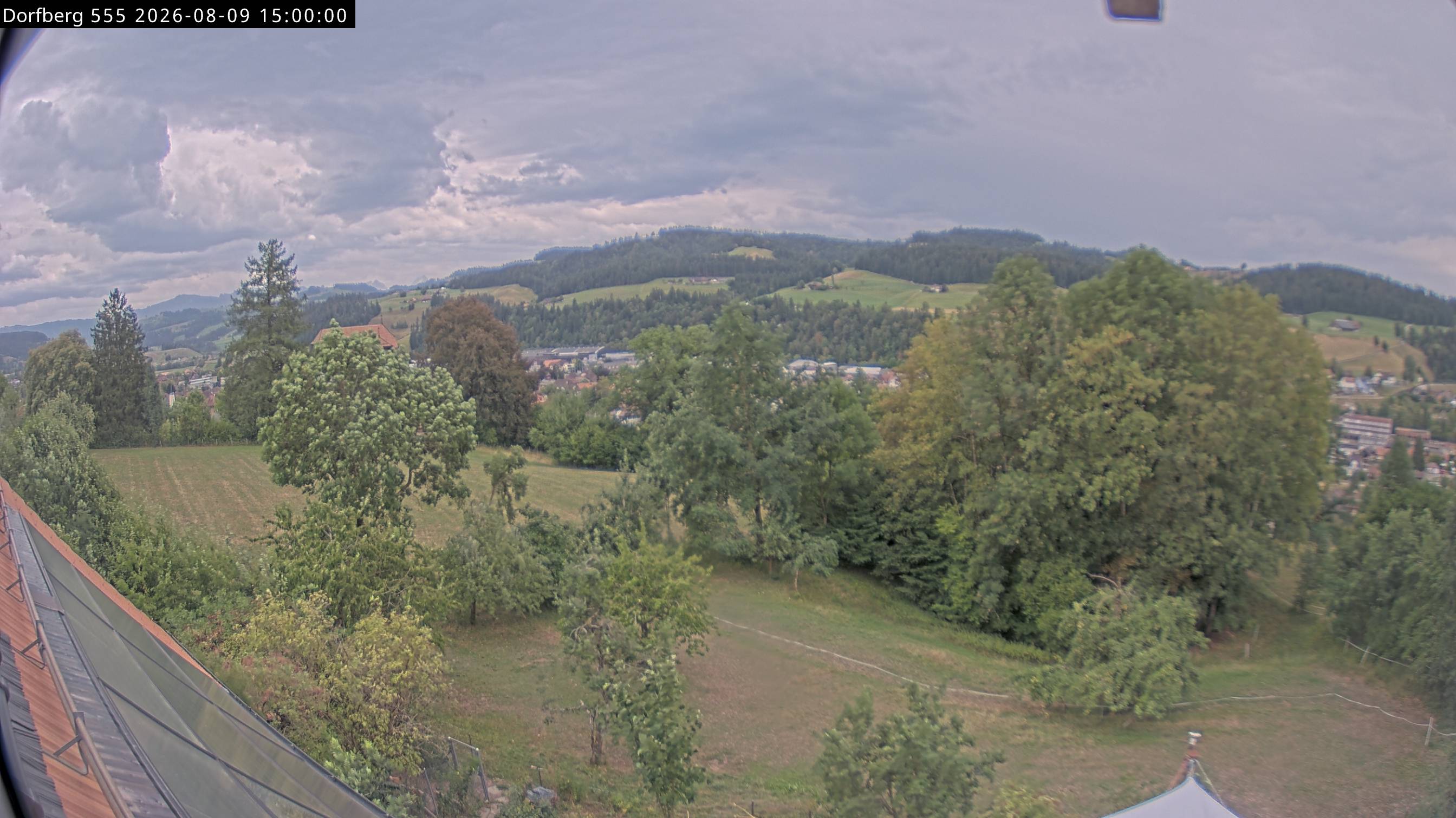 Webcam-Bild: Aussicht vom Dorfberg in Langnau 20260809-150000