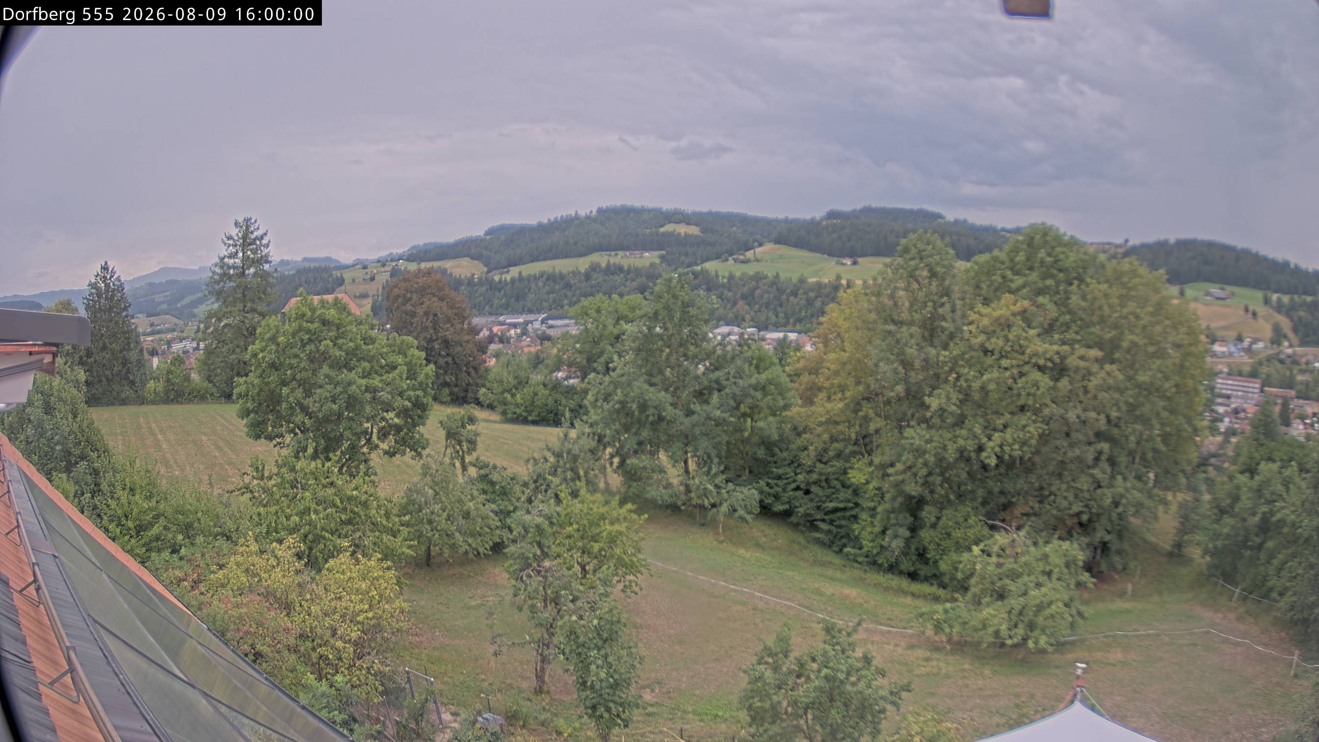 Webcam-Bild: Aussicht vom Dorfberg in Langnau 20260809-160000