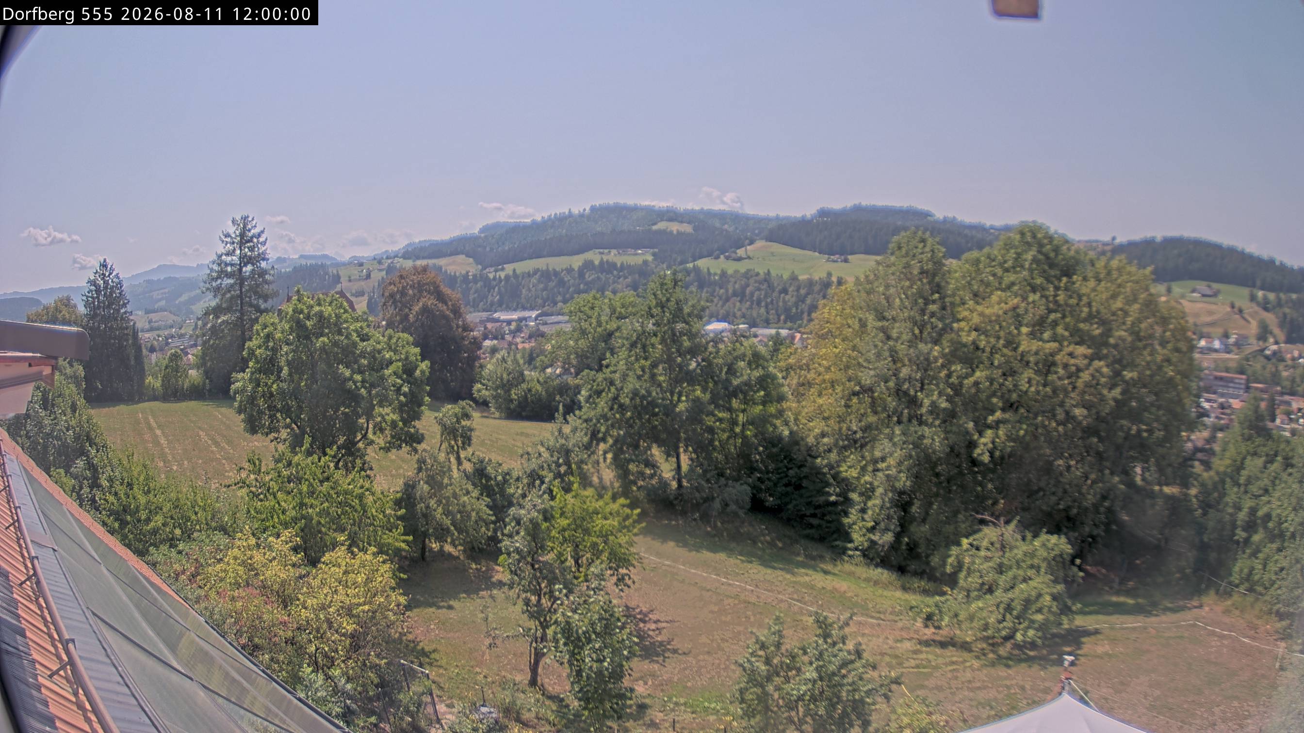 Webcam-Bild: Aussicht vom Dorfberg in Langnau 20260811-120000