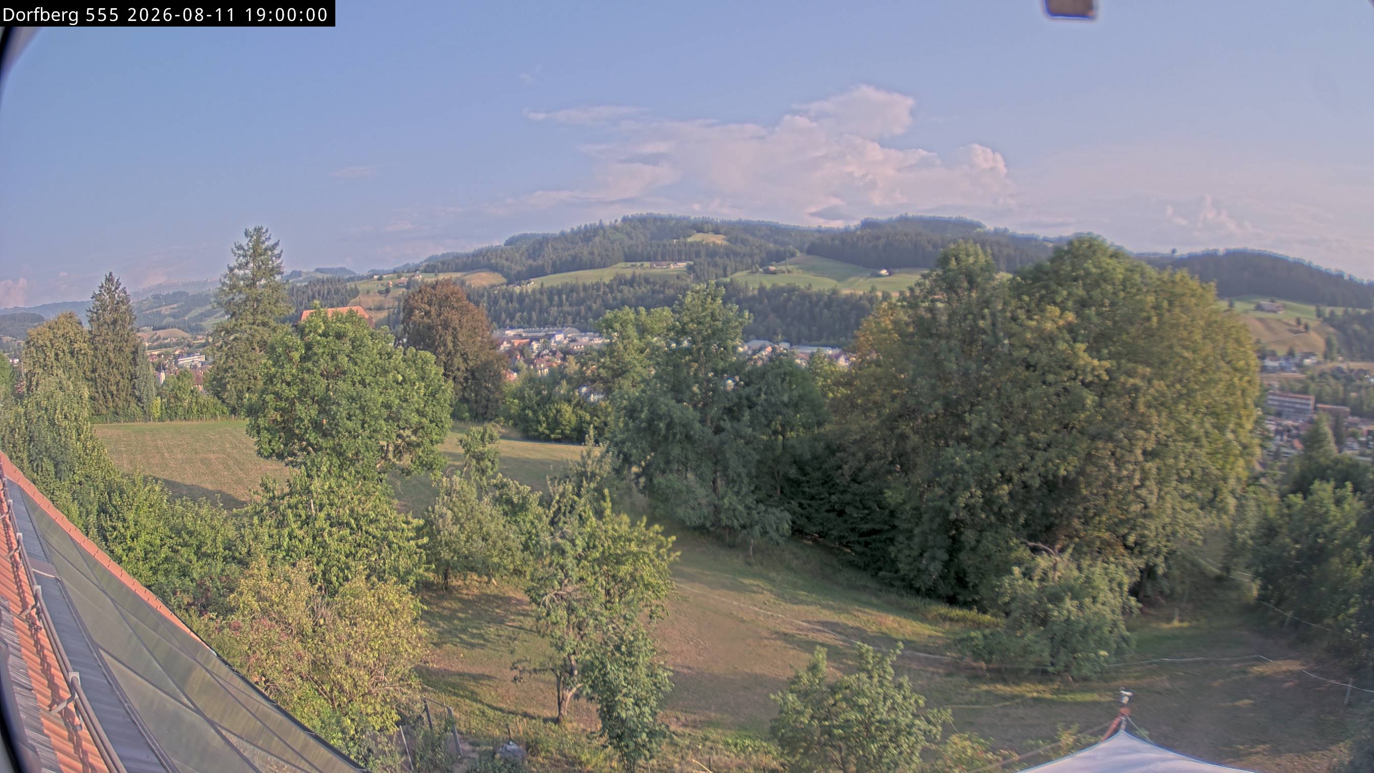 Webcam-Bild: Aussicht vom Dorfberg in Langnau 20260811-190000