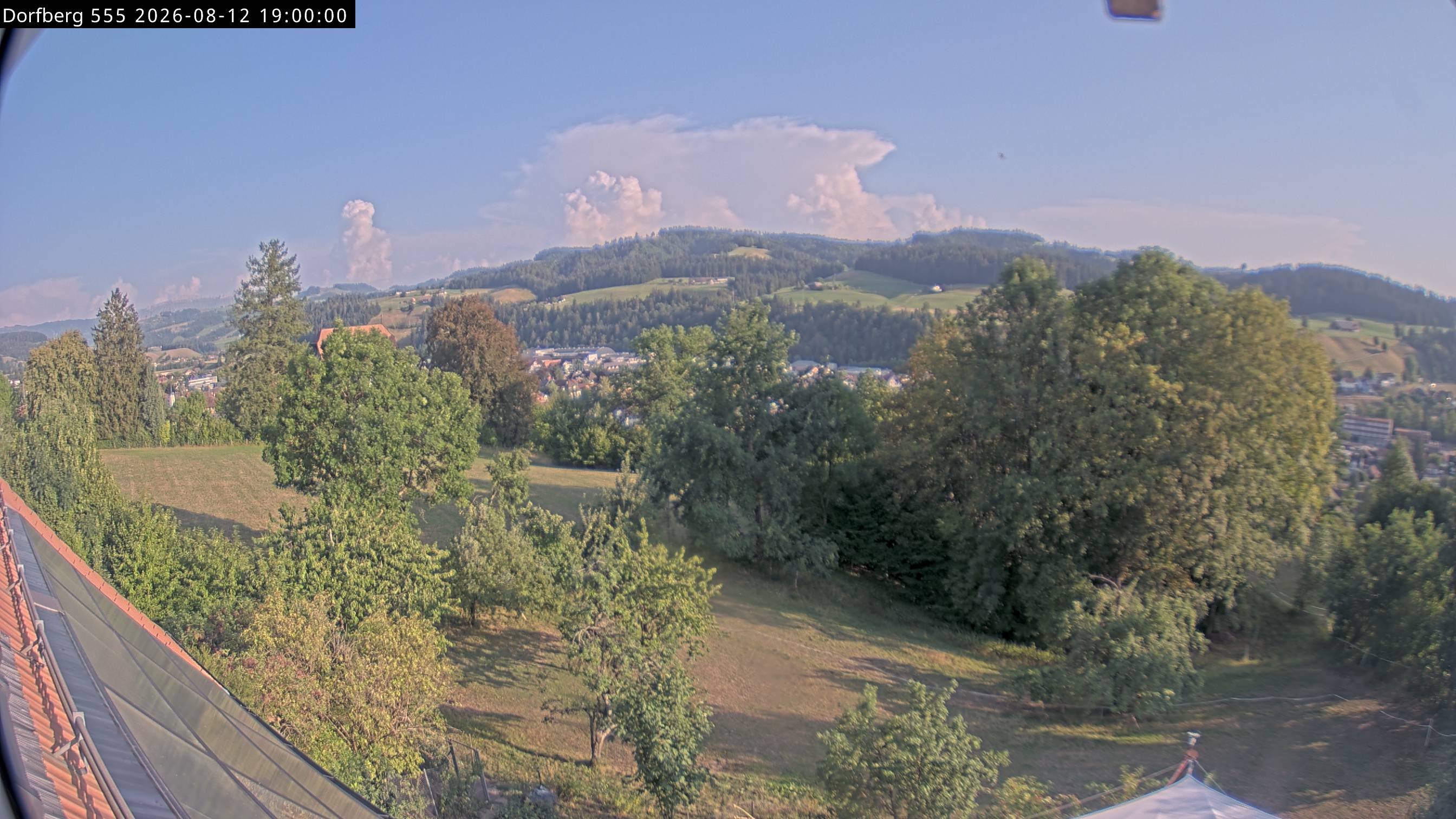 Webcam-Bild: Aussicht vom Dorfberg in Langnau 20260812-190000