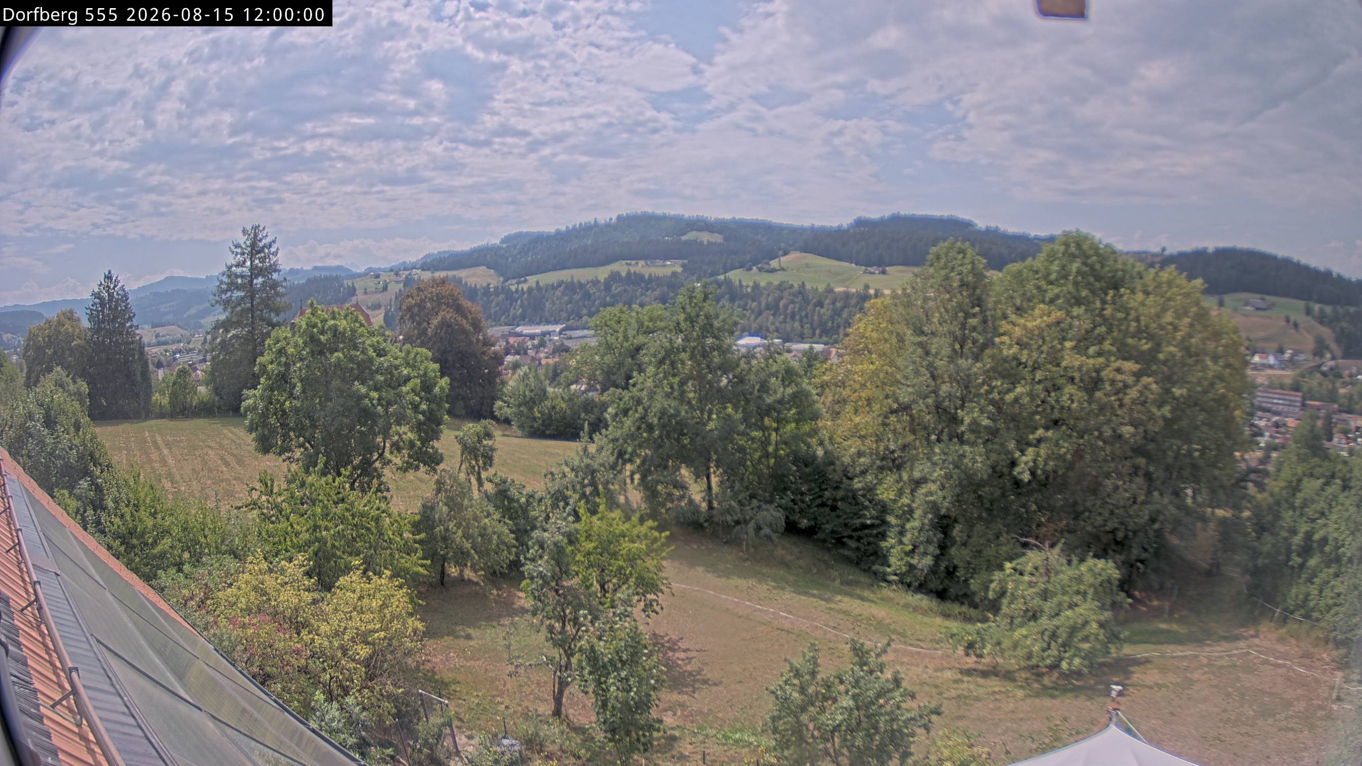 Webcam-Bild: Aussicht vom Dorfberg in Langnau 20260815-120000