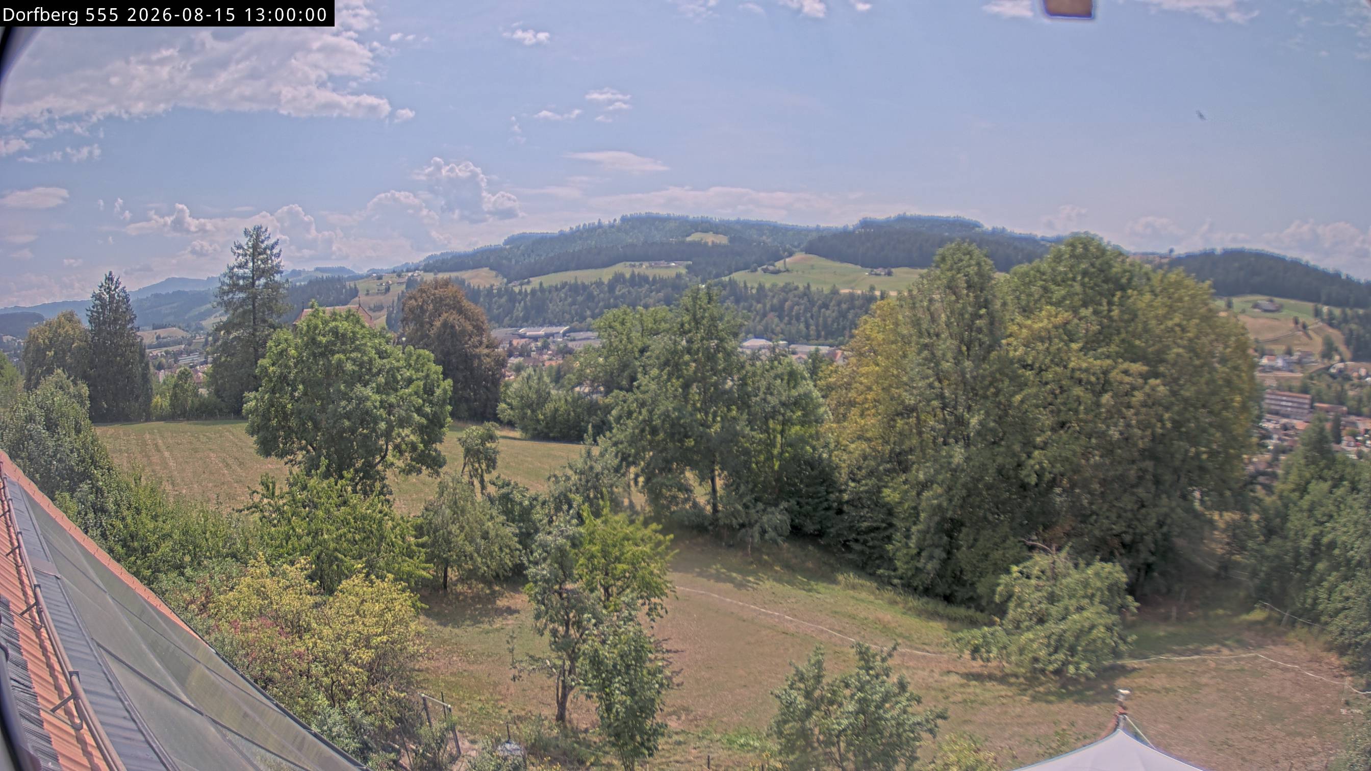 Webcam-Bild: Aussicht vom Dorfberg in Langnau 20260815-130000