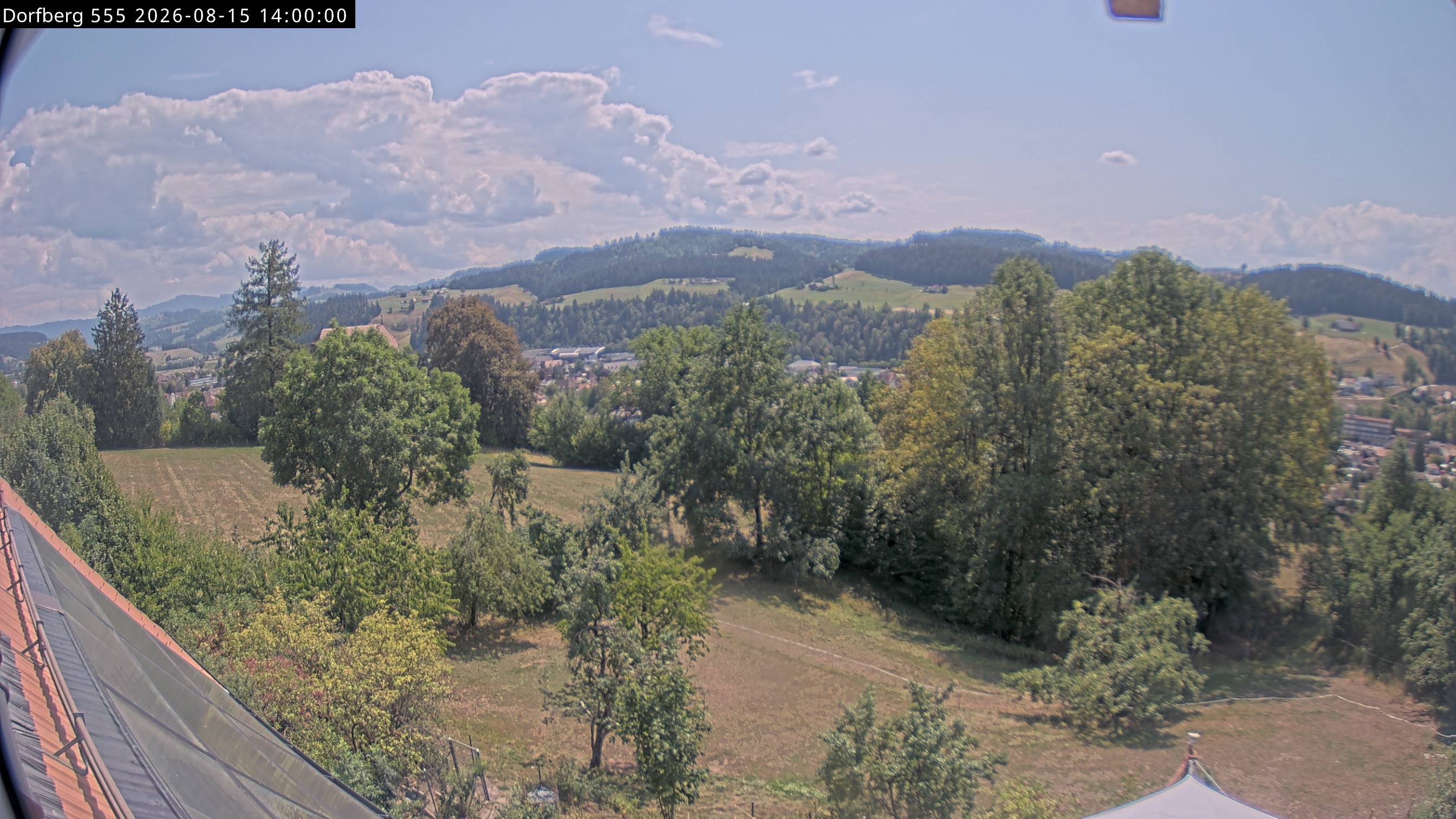 Webcam-Bild: Aussicht vom Dorfberg in Langnau 20260815-140000