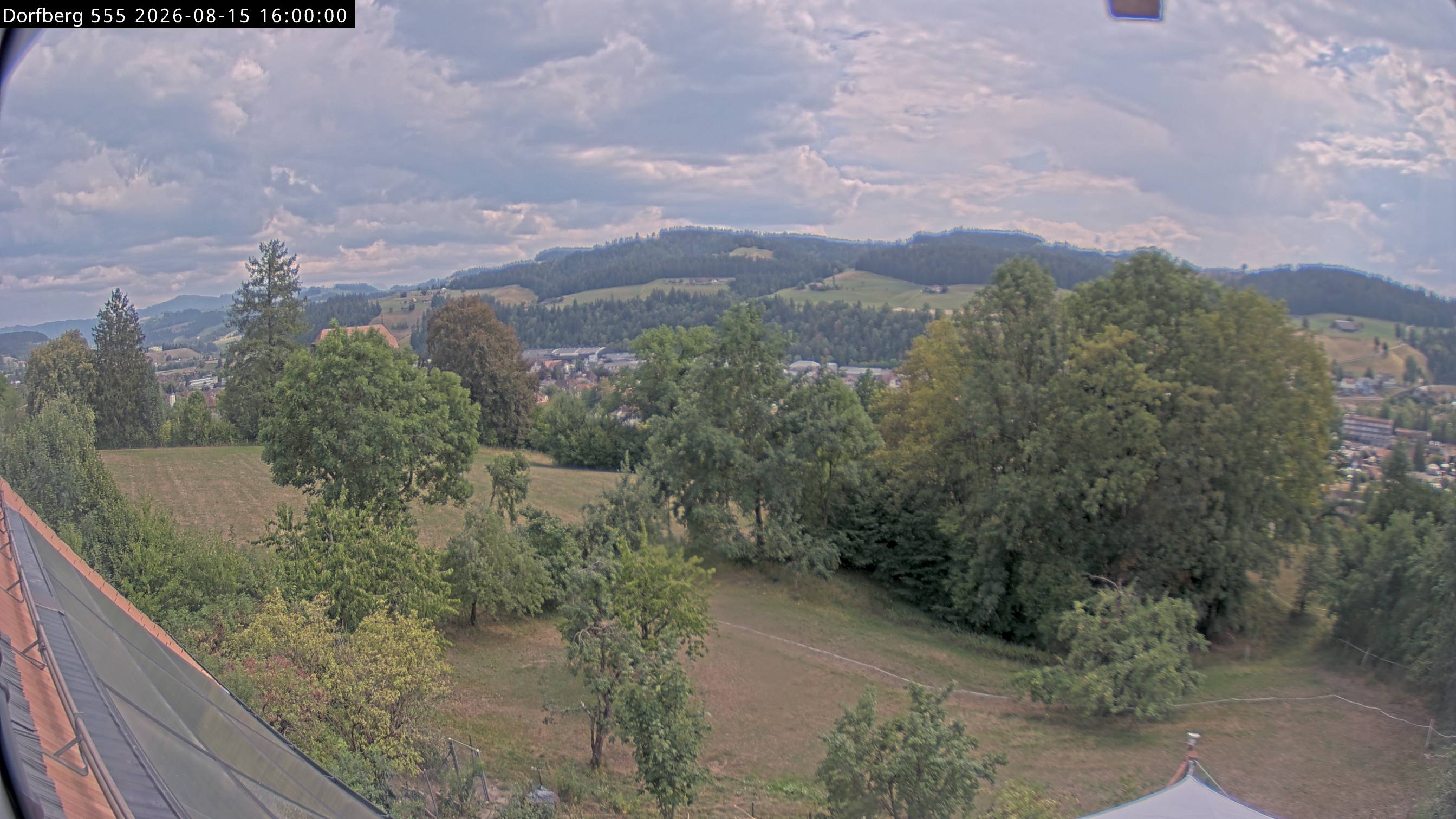 Webcam-Bild: Aussicht vom Dorfberg in Langnau 20260815-160000