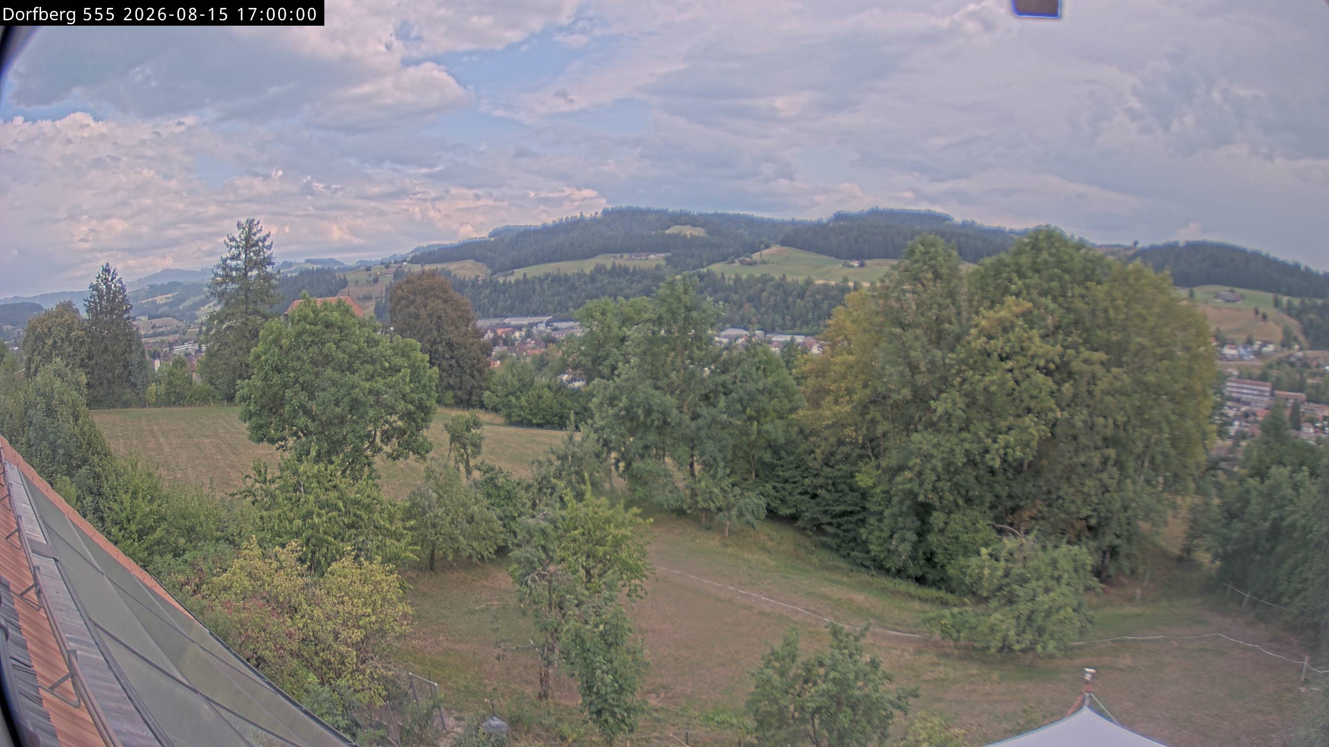 Webcam-Bild: Aussicht vom Dorfberg in Langnau 20260815-170000