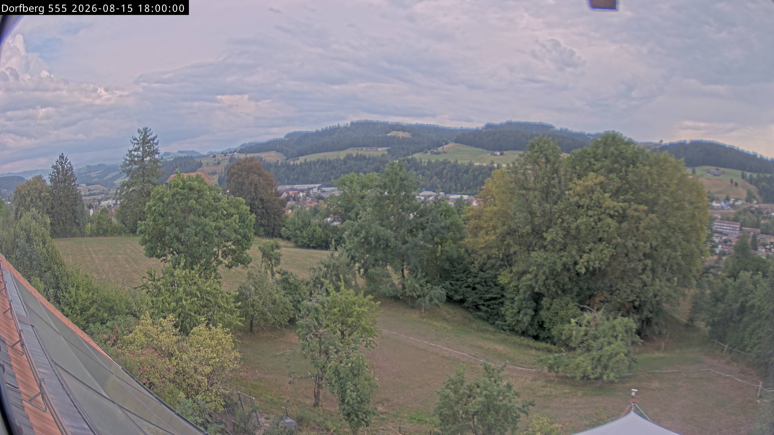 Webcam-Bild: Aussicht vom Dorfberg in Langnau 20260815-180000