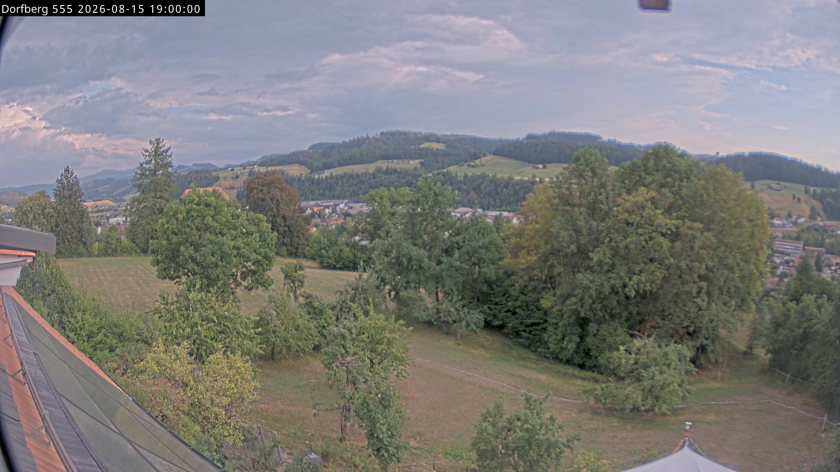 Webcam-Bild: Aussicht vom Dorfberg in Langnau 20260815-190000