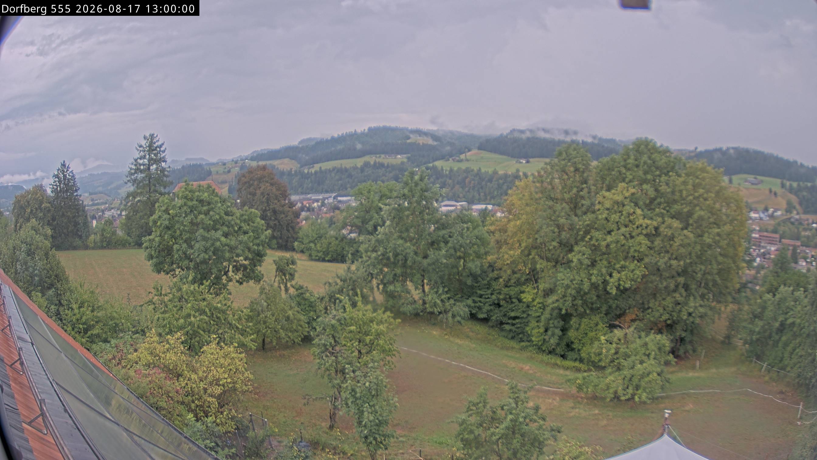 Webcam-Bild: Aussicht vom Dorfberg in Langnau 20260817-130000