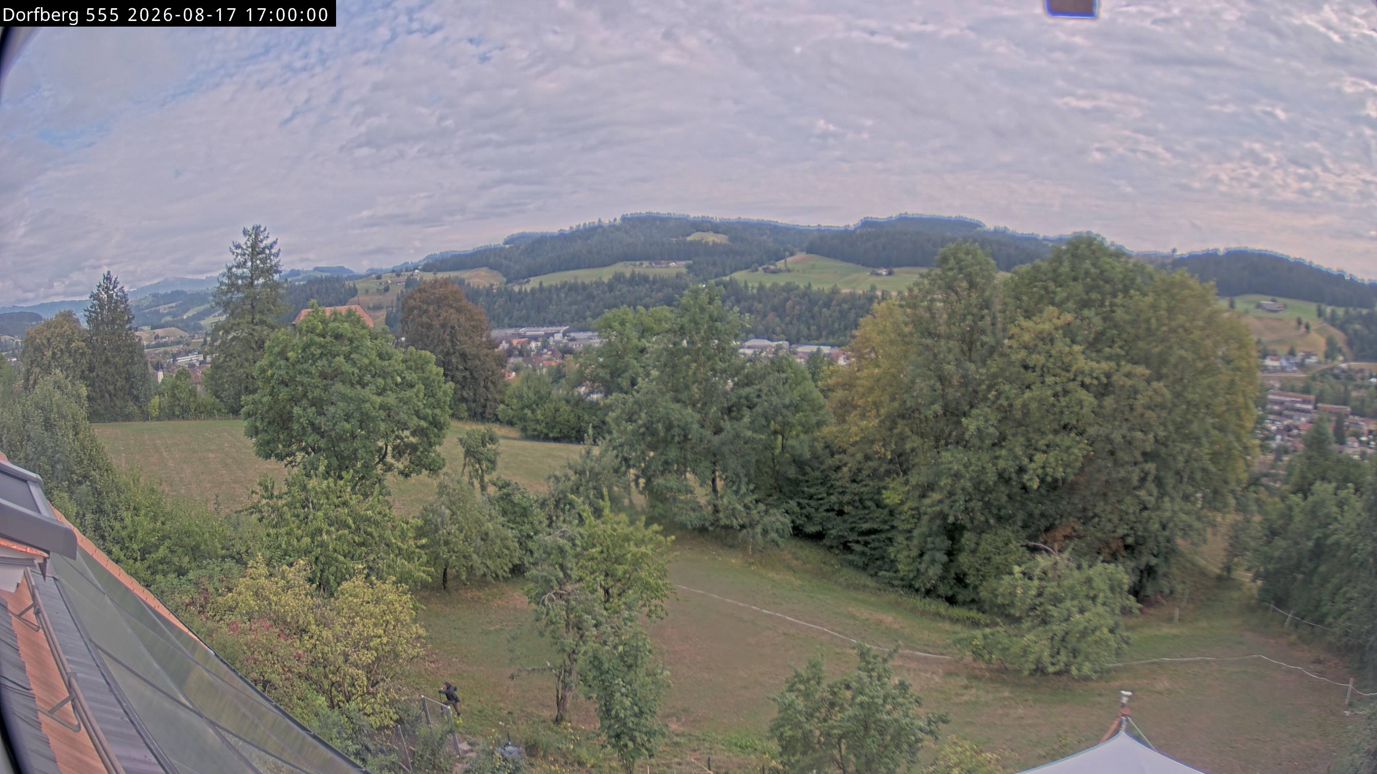 Webcam-Bild: Aussicht vom Dorfberg in Langnau 20260817-170000