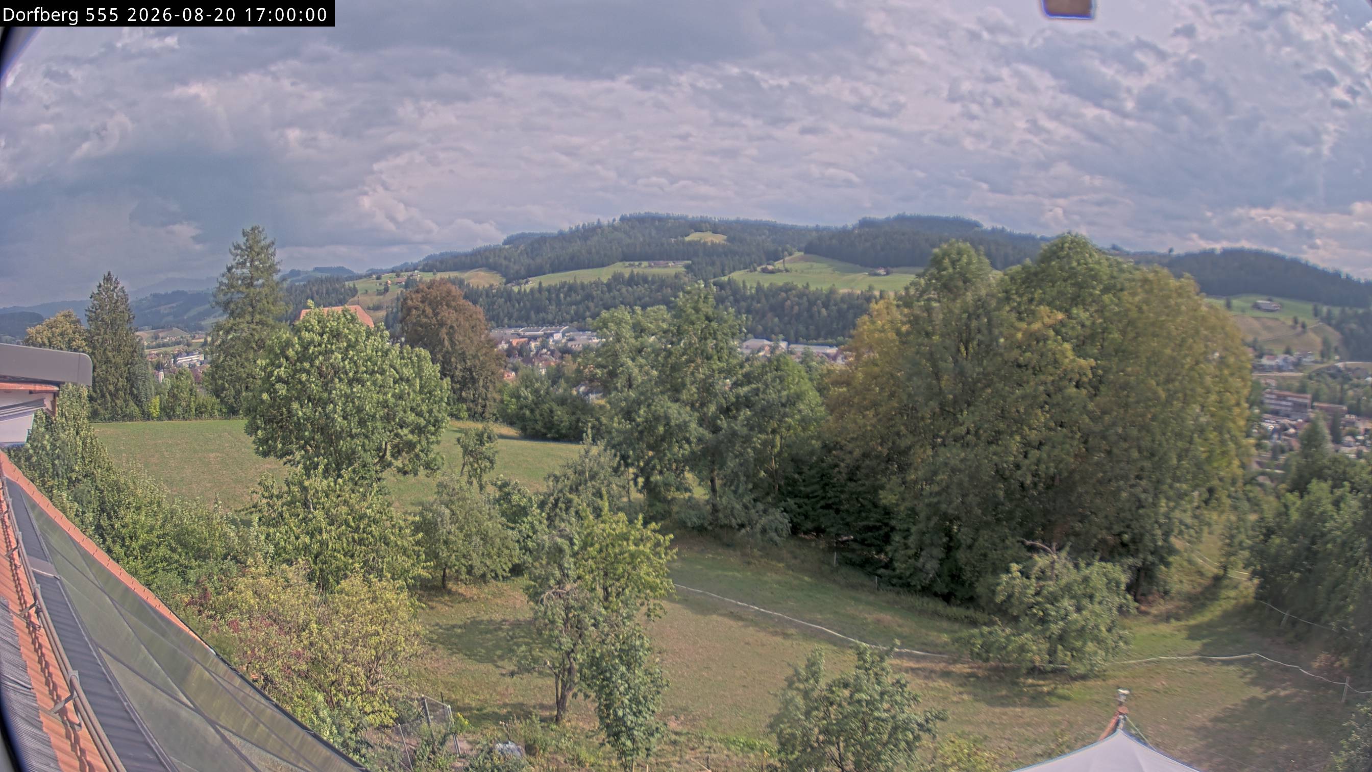 Webcam-Bild: Aussicht vom Dorfberg in Langnau 20260820-170000