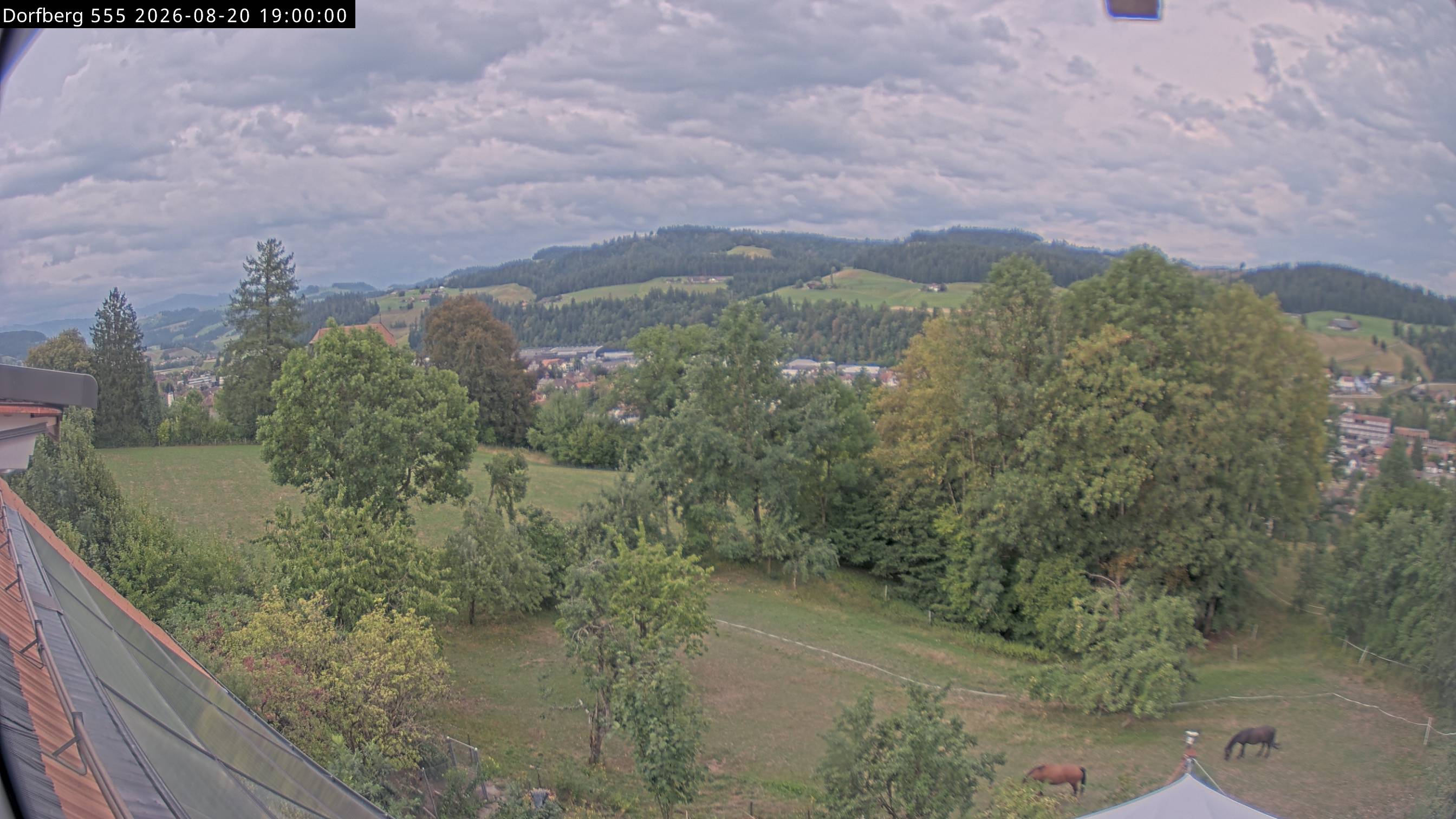 Webcam-Bild: Aussicht vom Dorfberg in Langnau 20260820-190000