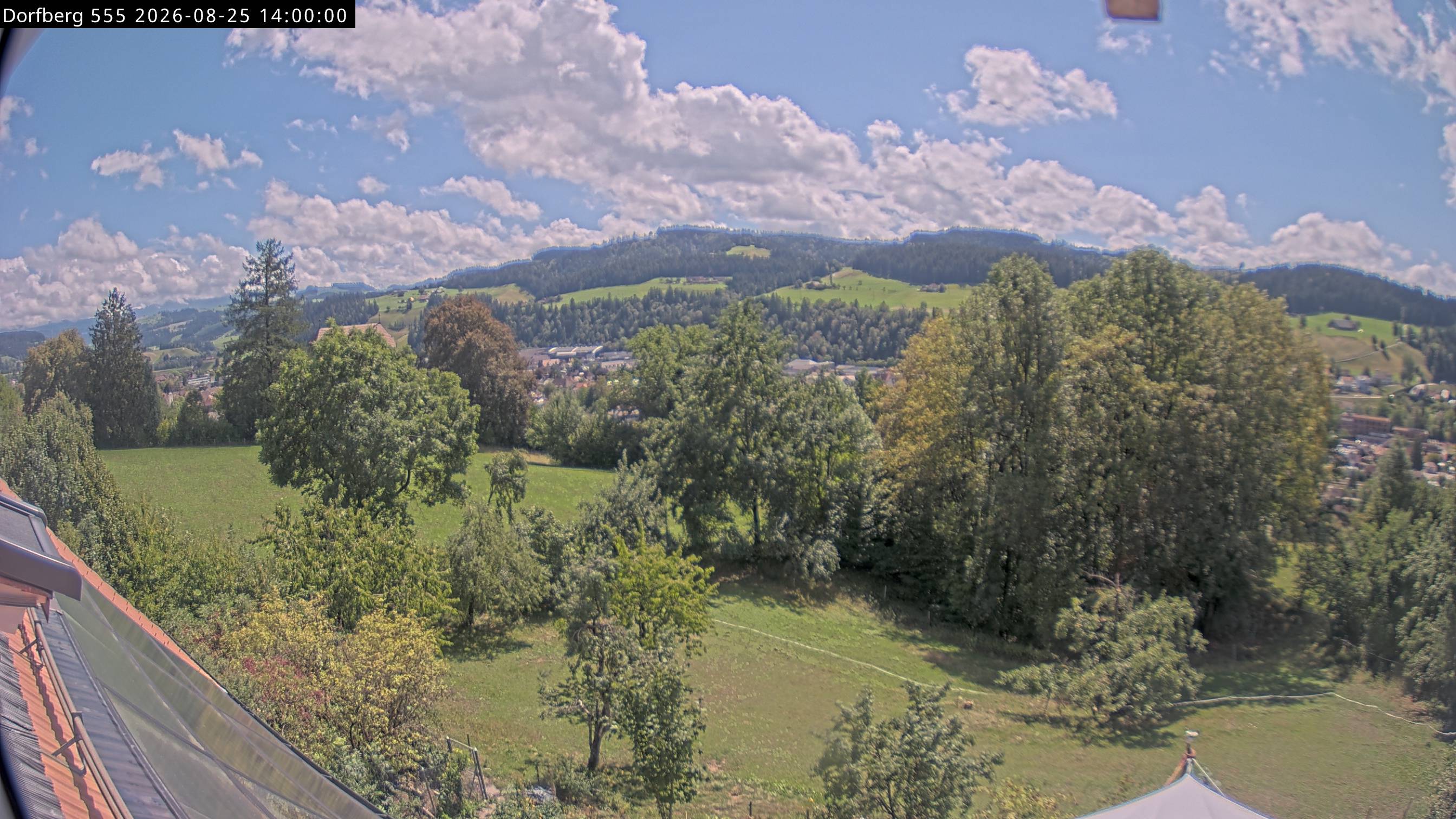 Webcam-Bild: Aussicht vom Dorfberg in Langnau 20260825-140000