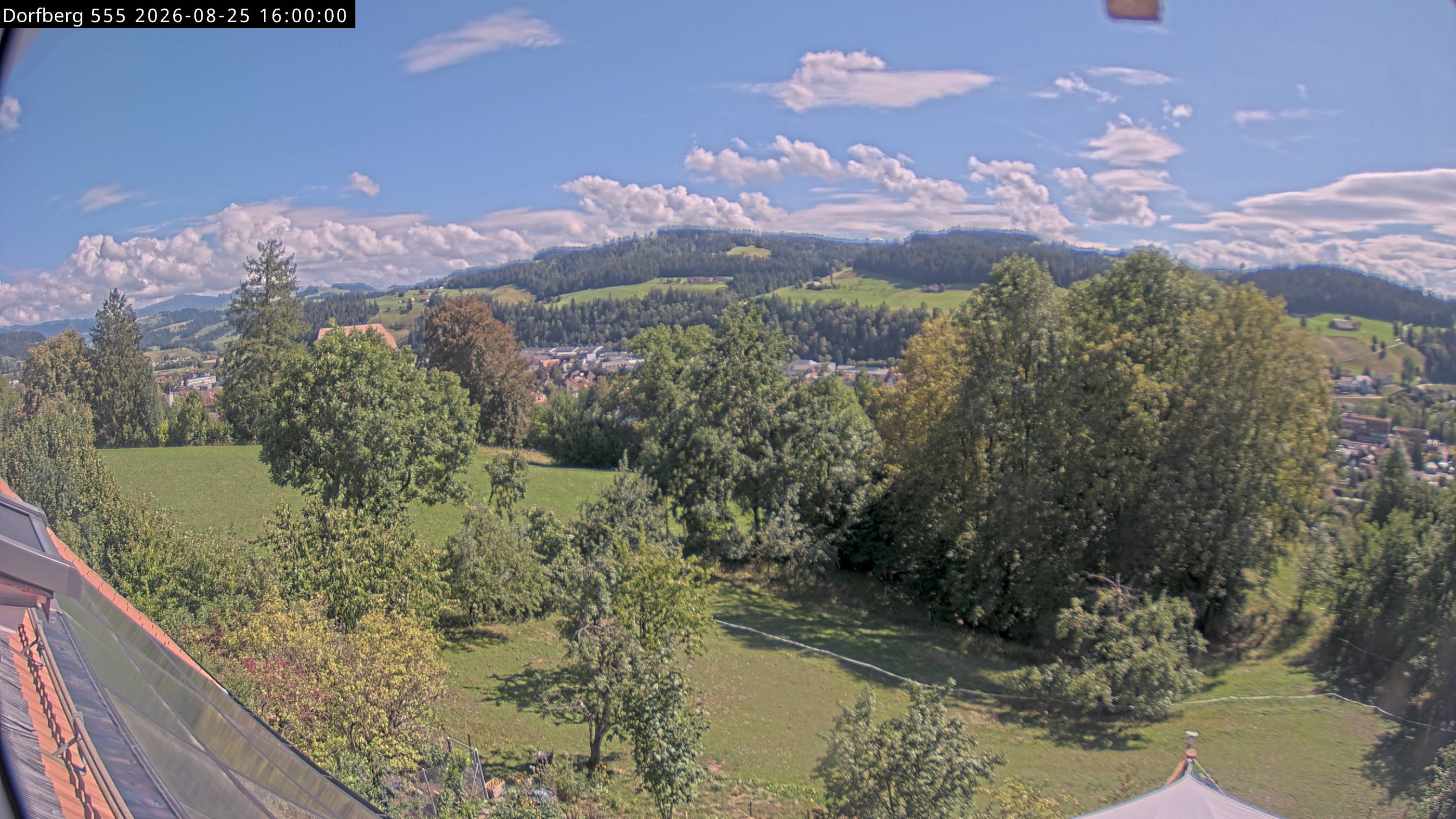 Webcam-Bild: Aussicht vom Dorfberg in Langnau 20260825-160000