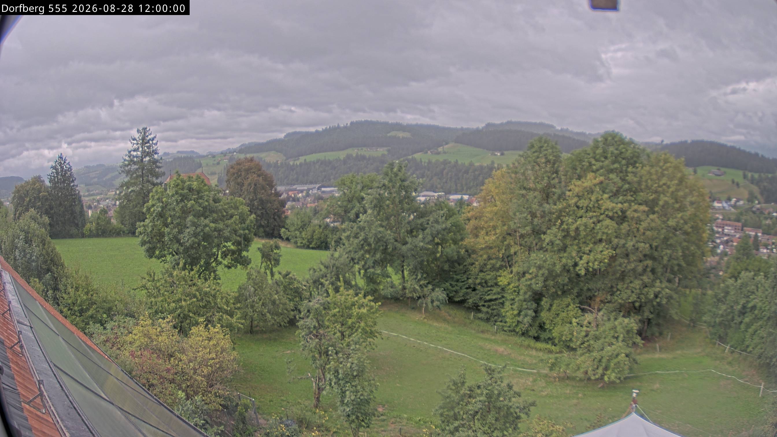 Webcam-Bild: Aussicht vom Dorfberg in Langnau 20260828-120000