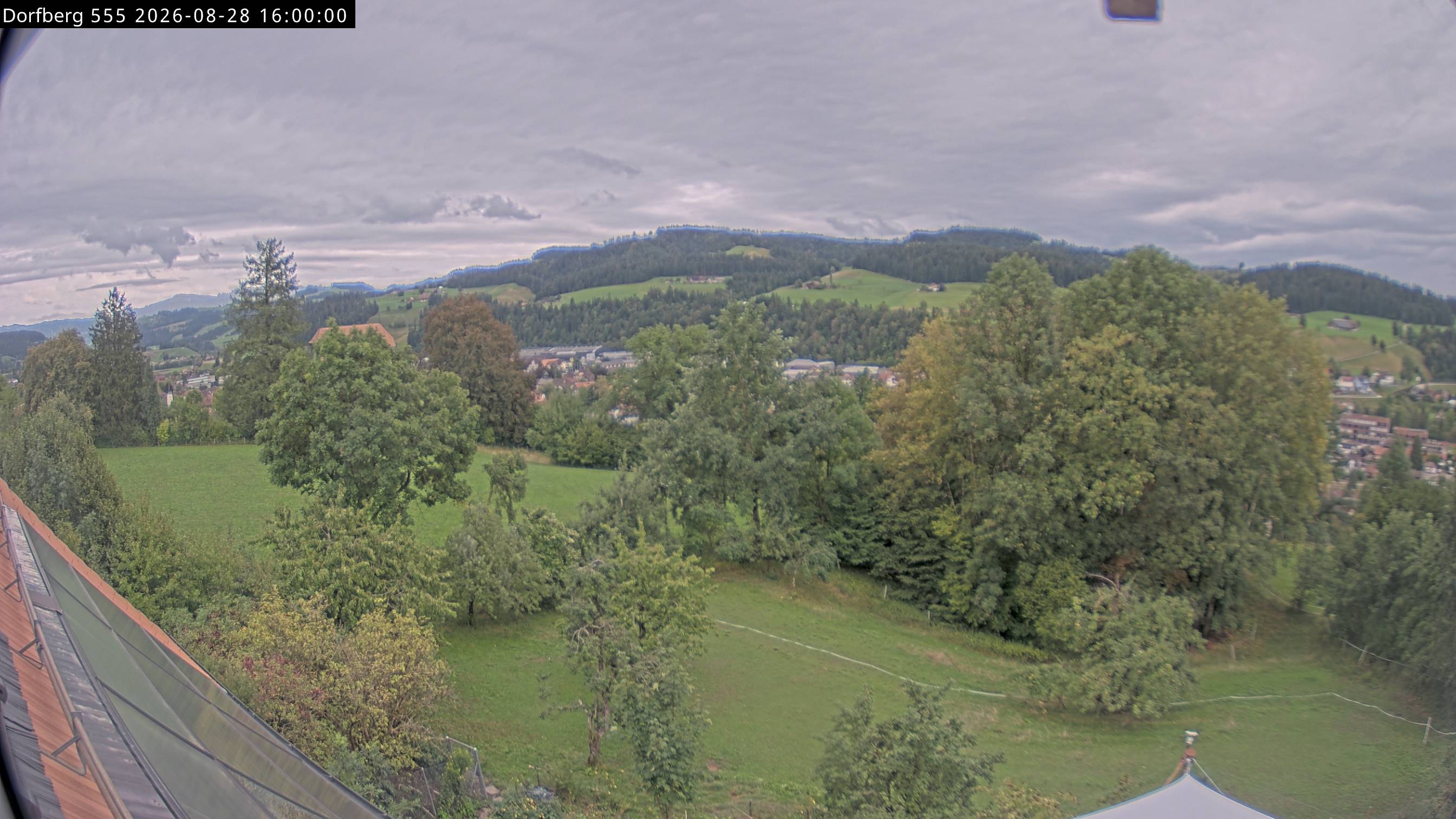 Webcam-Bild: Aussicht vom Dorfberg in Langnau 20260828-160000